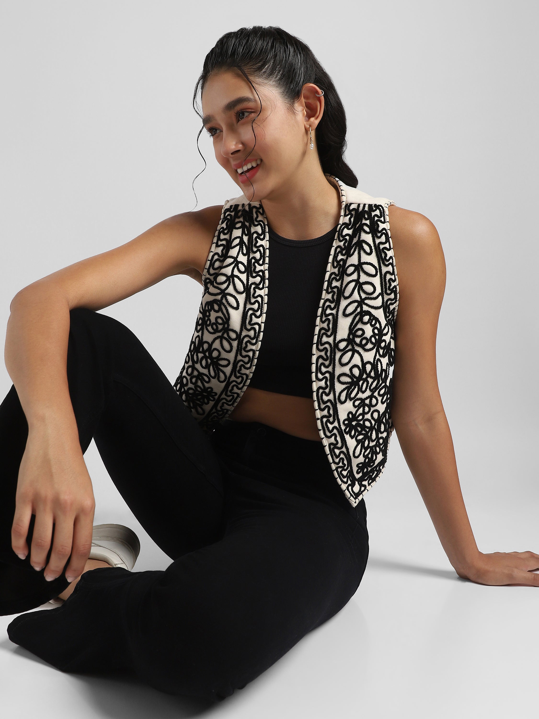 Women White Embroidered Vest Jacket