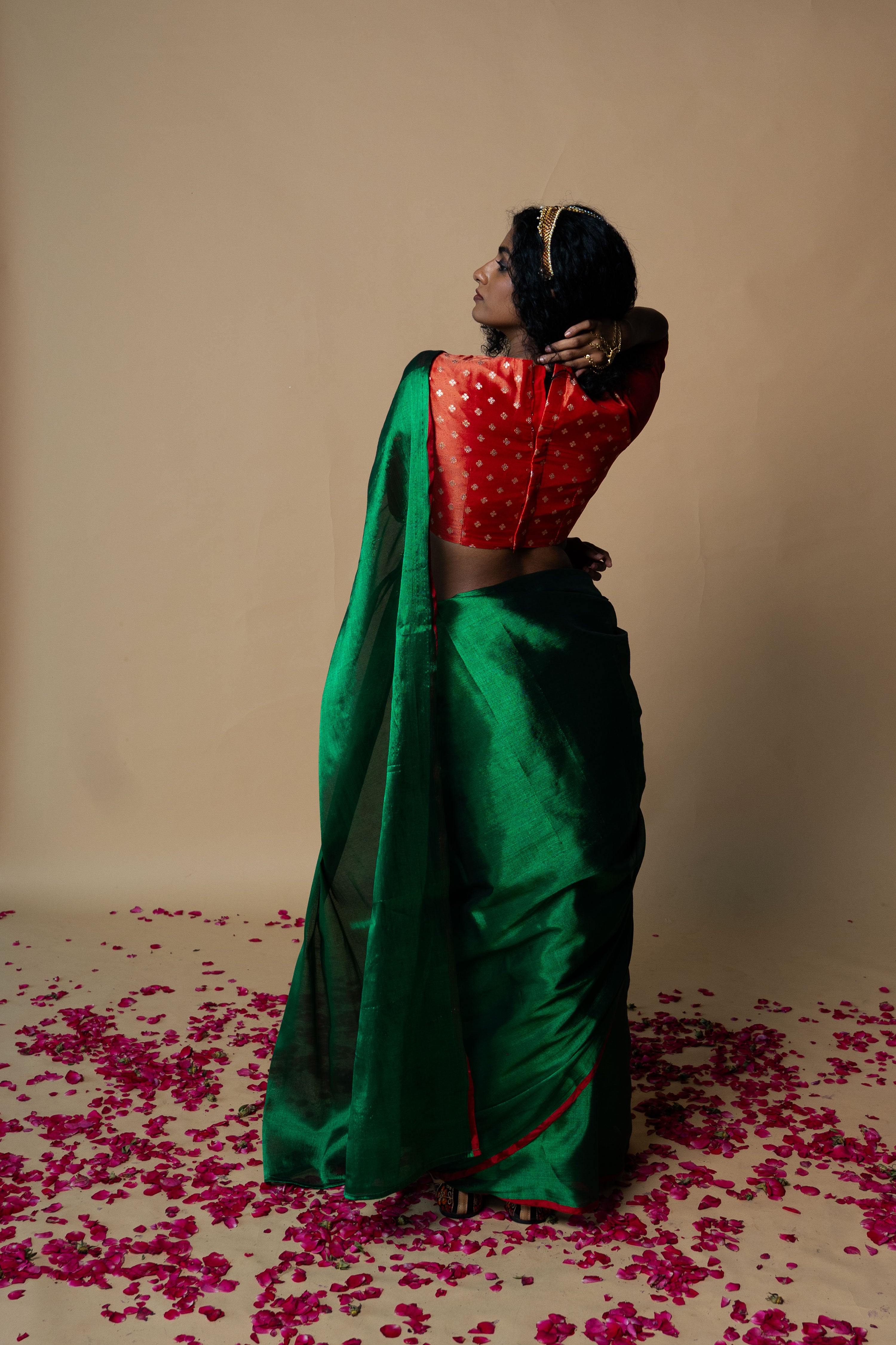 RASHVI I Green handwoven tissue saree with red border