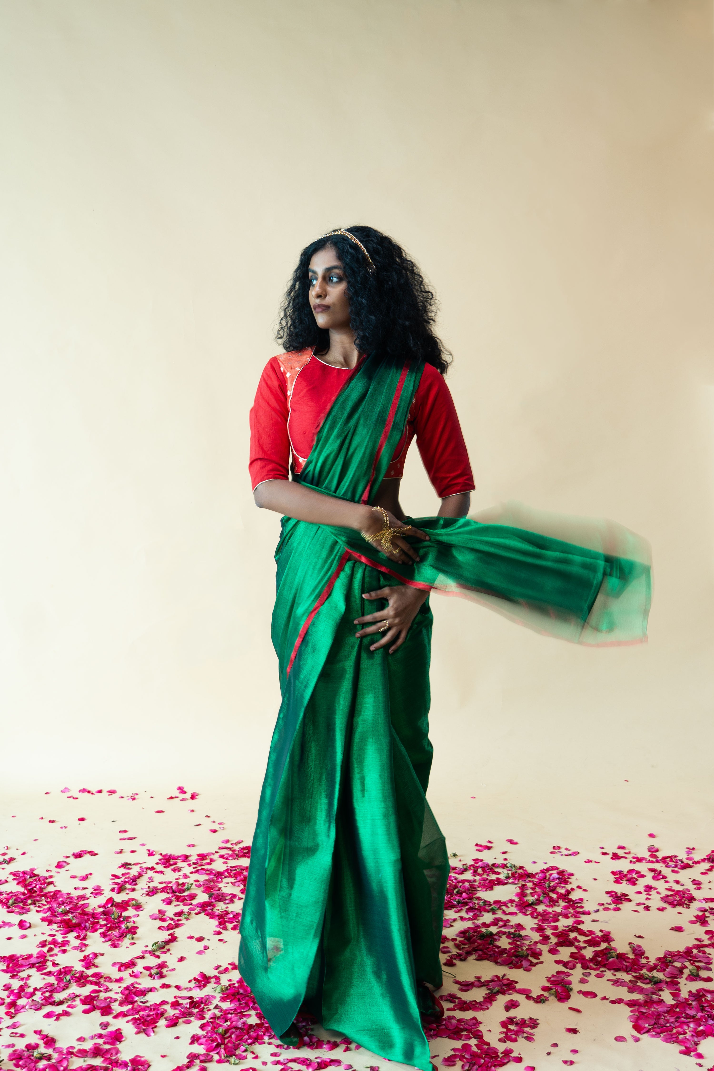 RASHVI I Green handwoven tissue saree with red border