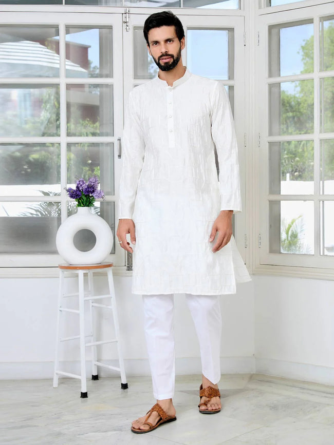 Men Cream Geometric Embroidered Thread Work Mandarin Collar Straight Kurta