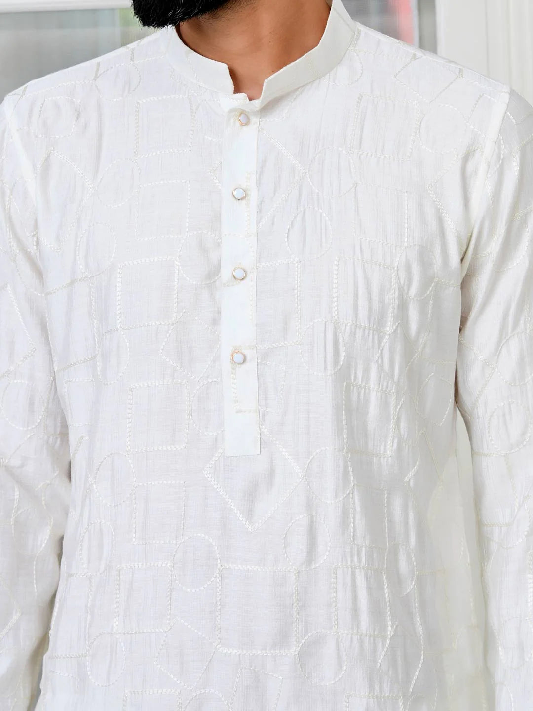 Men Cream Geometric Embroidered Thread Work Mandarin Collar Straight Kurta