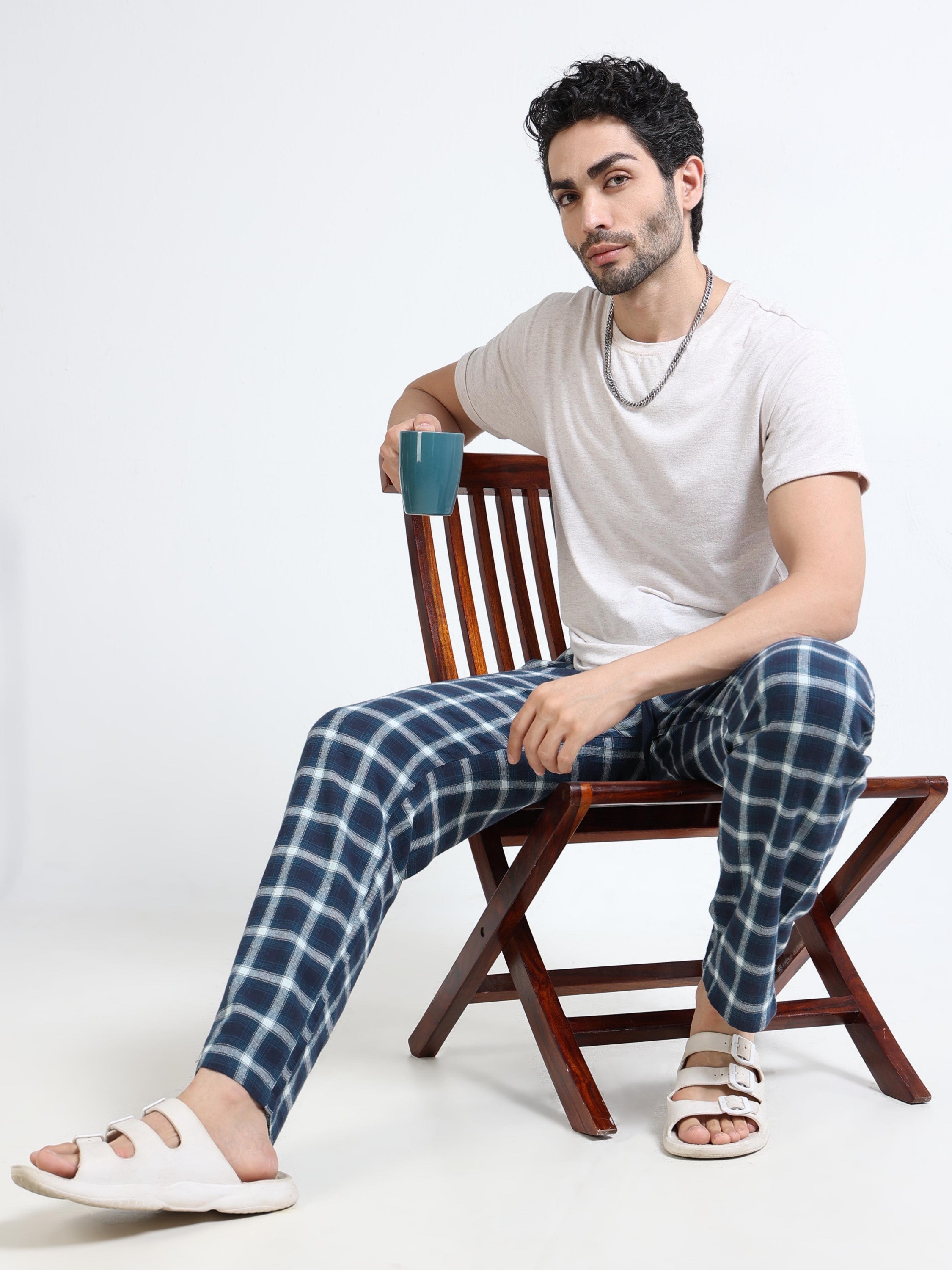 Men Blue & White Plaid Pants