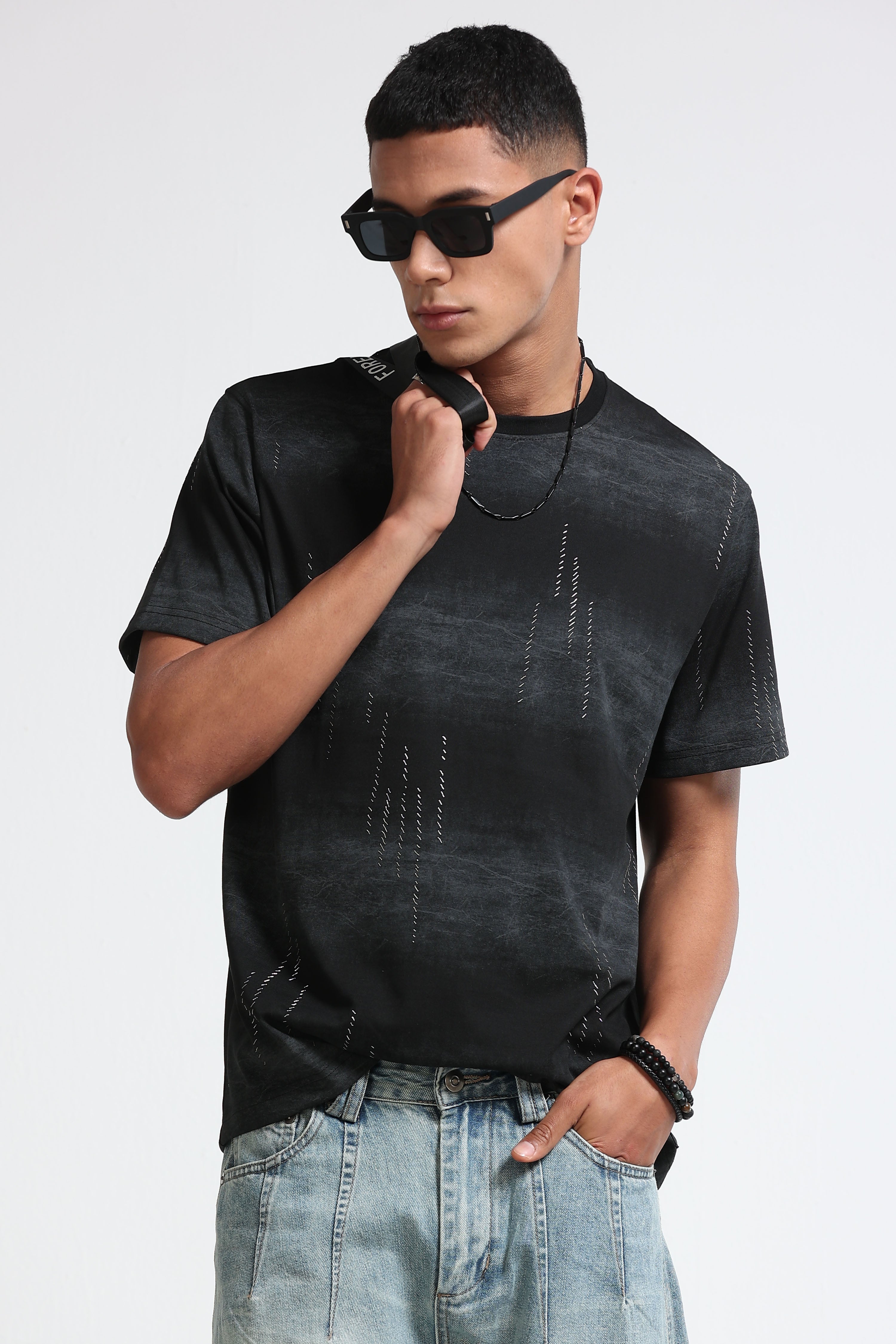 Men Black Minimal Textured T-Shirt