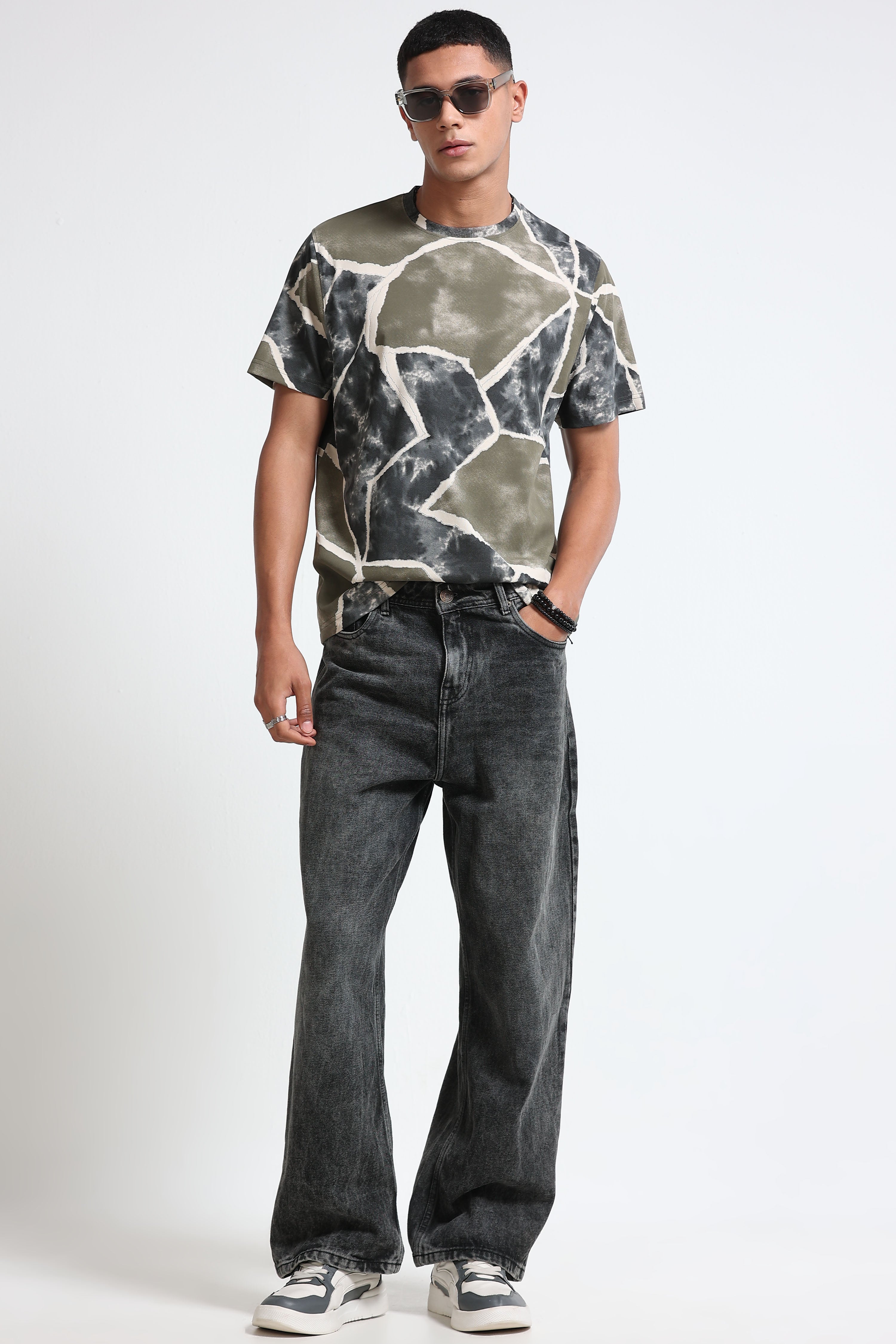 Men Olive Modern Abstract Print T-Shirt
