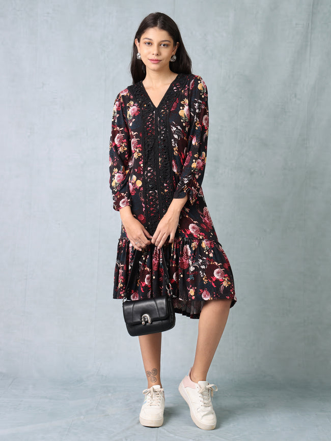 Women Black & Red Printed Comfort Fit Dress