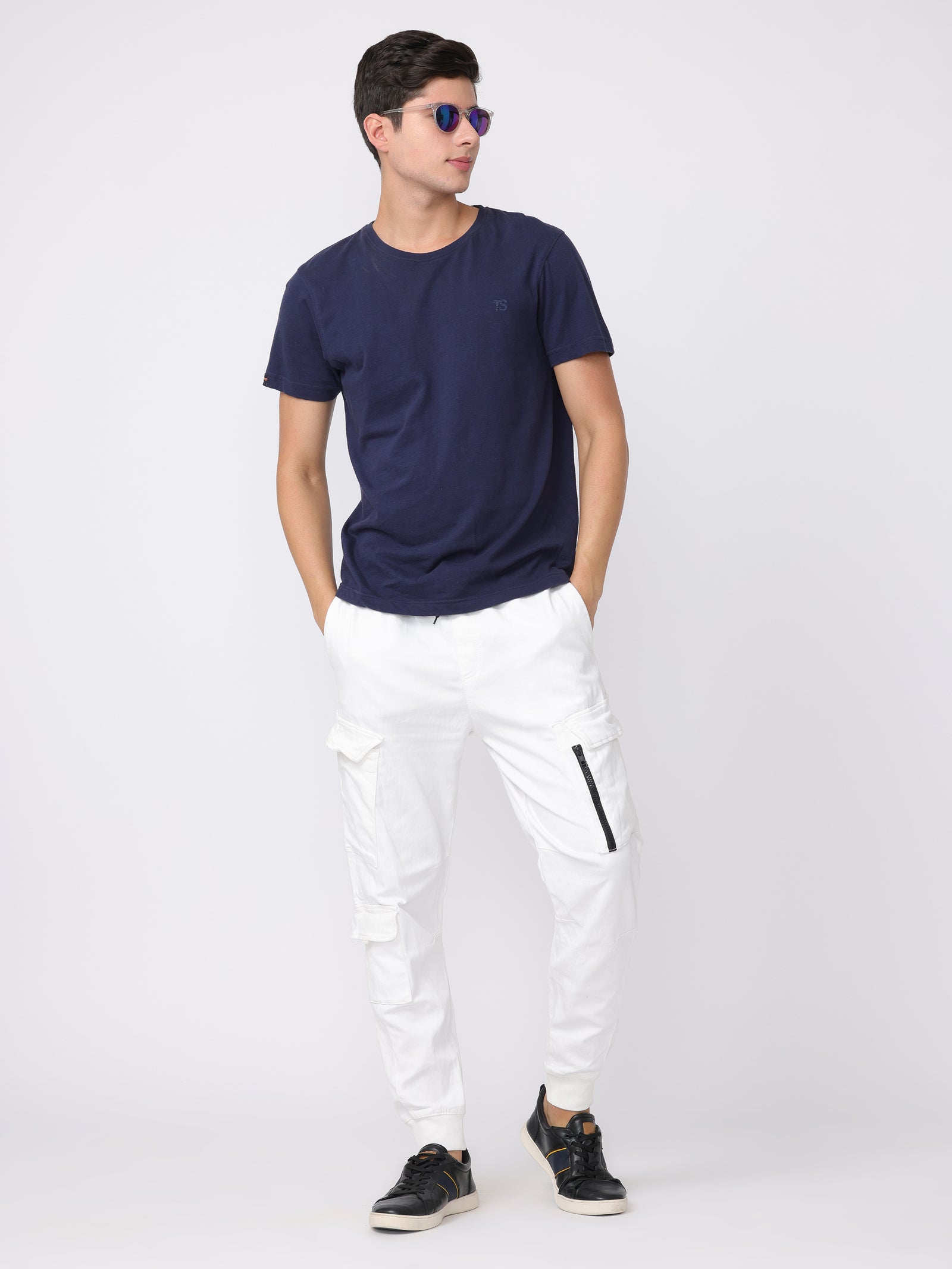 Men White Regular Fit Cargo Pants