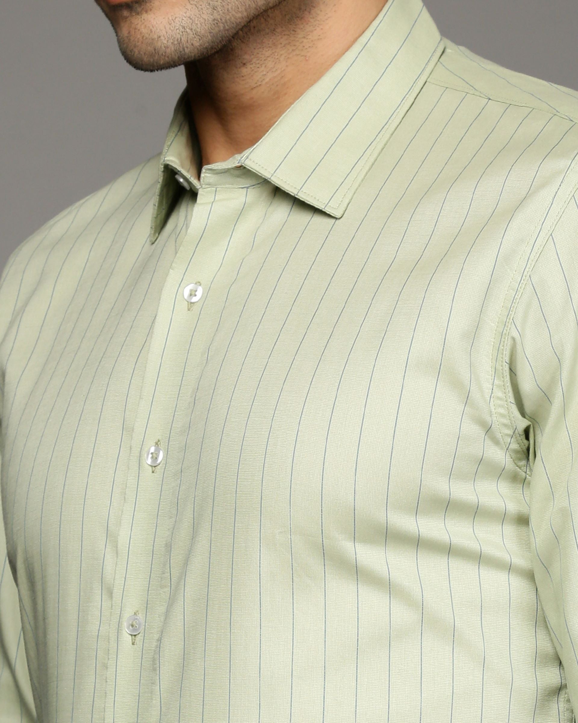 Men Green Cotton Blend Slim Shirt