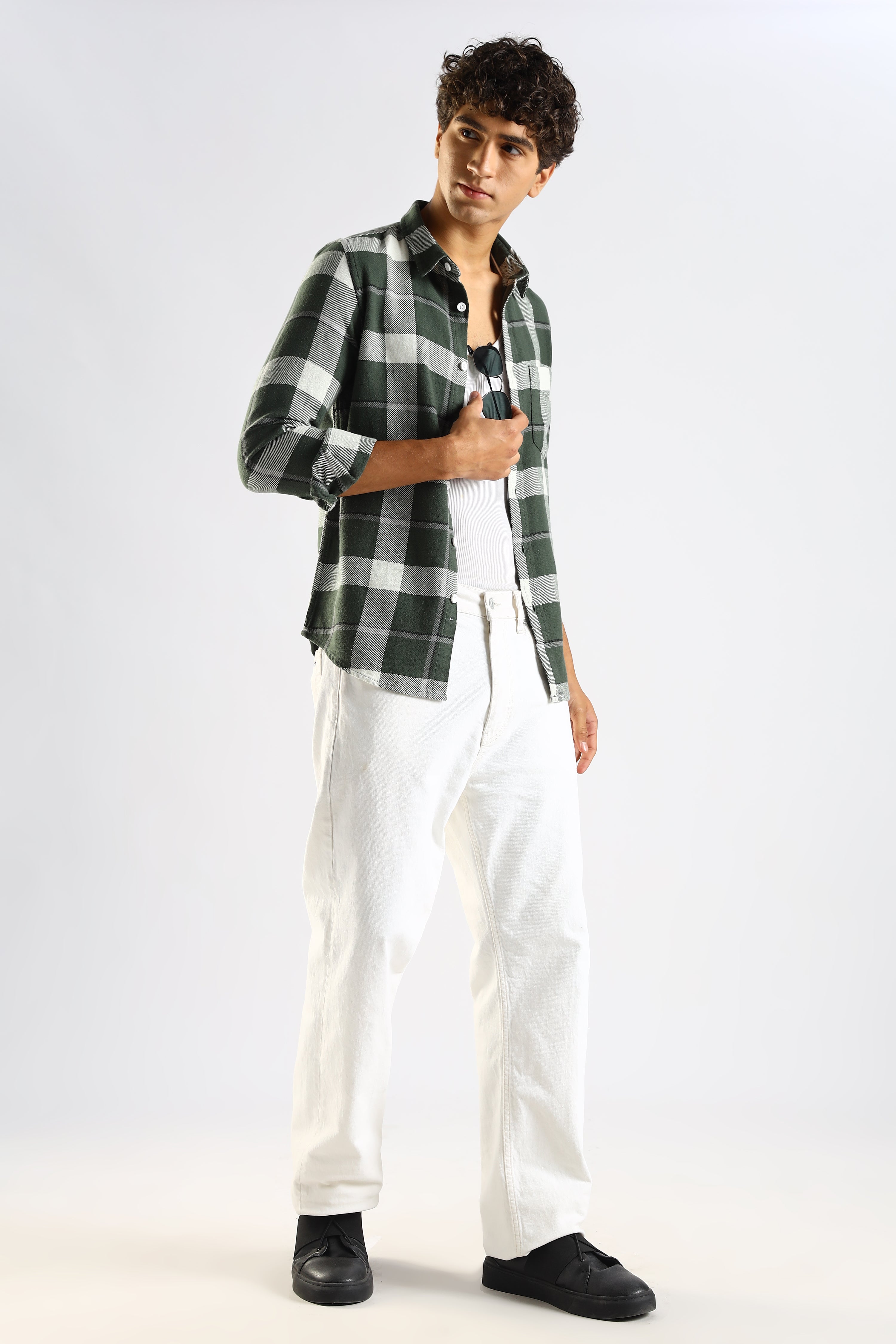 Men Green Cotton Blend Slim Checked Shirt