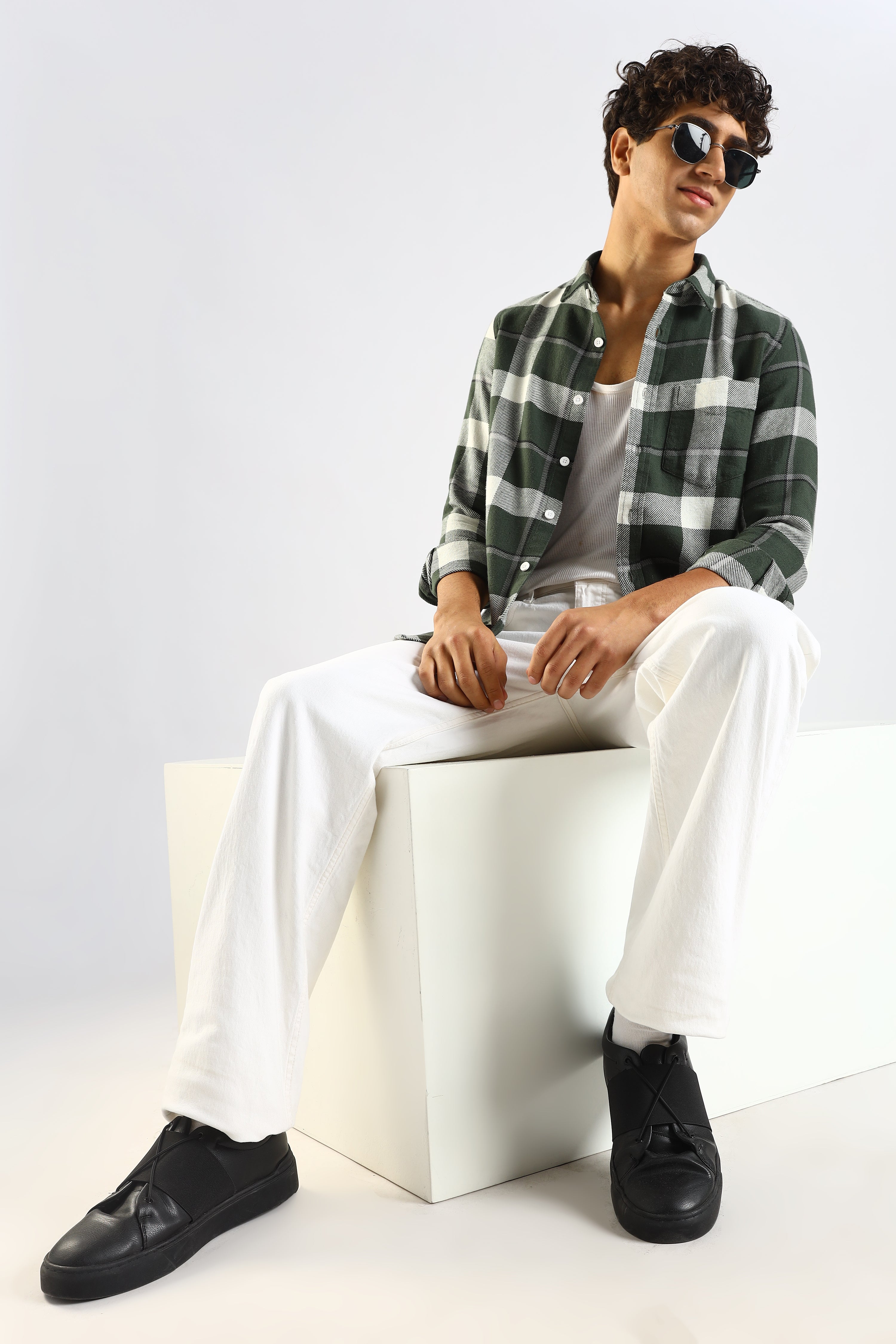 Men Green Cotton Blend Slim Checked Shirt
