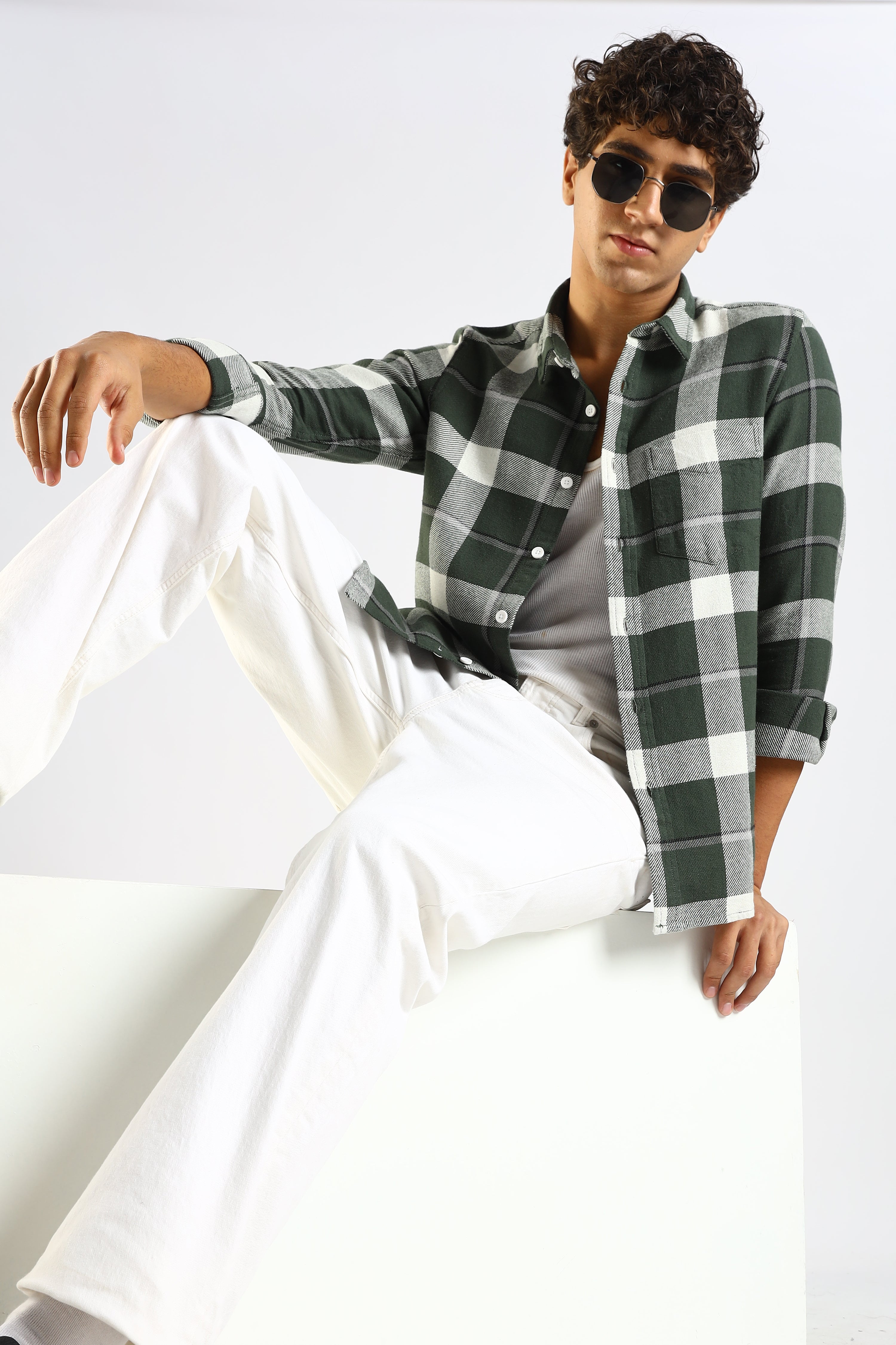 Men Green Cotton Blend Slim Checked Shirt