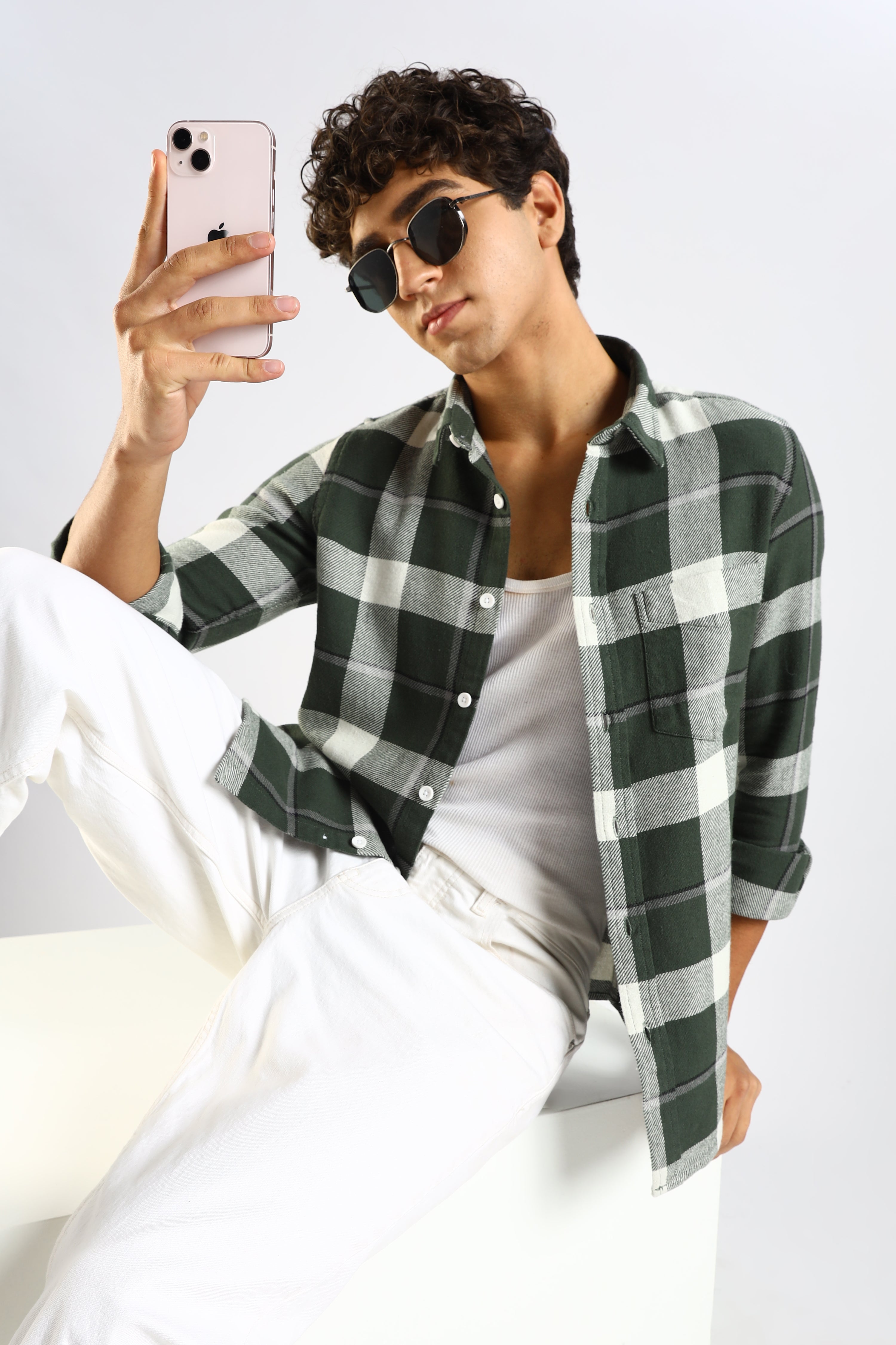 Men Green Cotton Blend Slim Checked Shirt