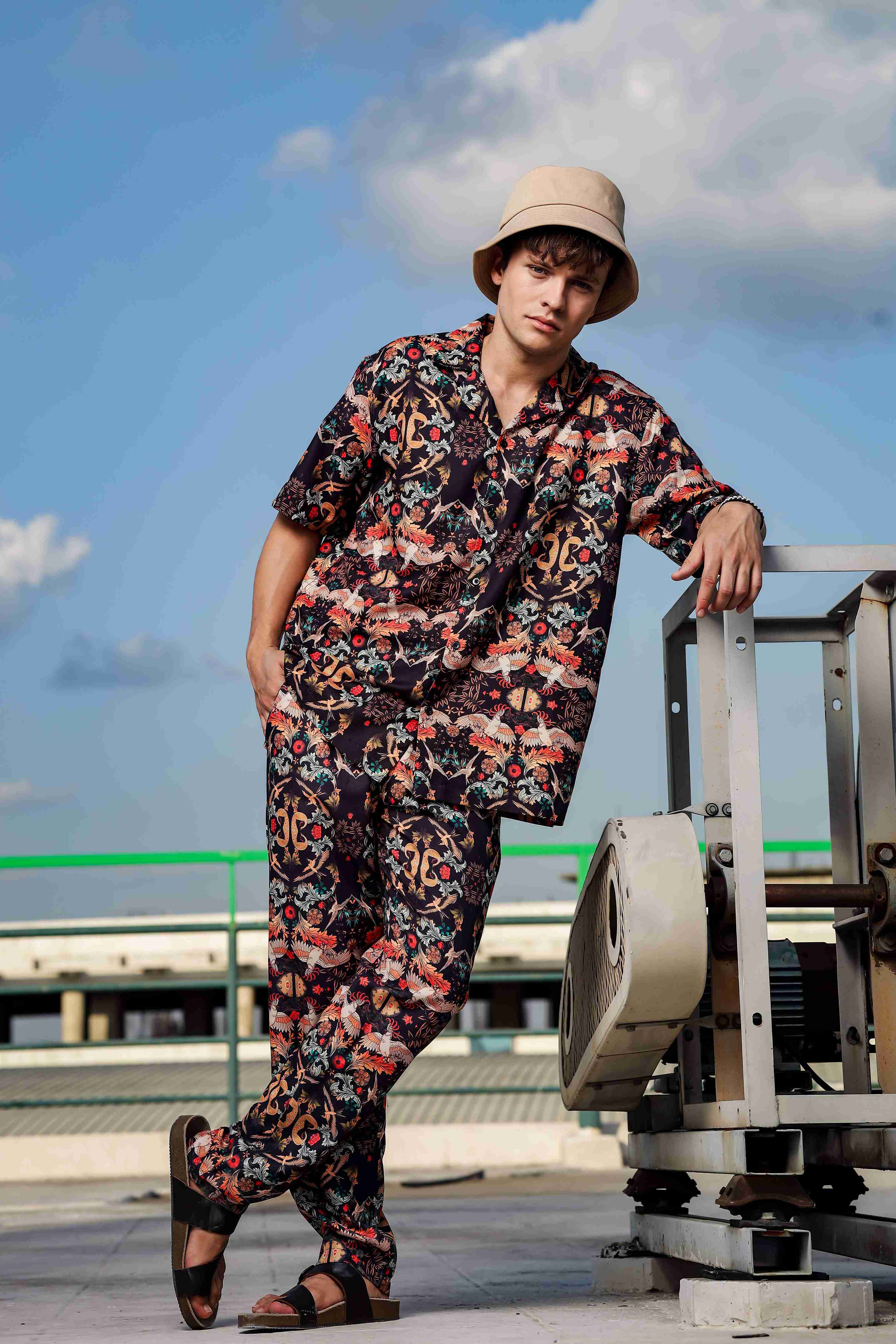 Men Black Abstract Print Pants