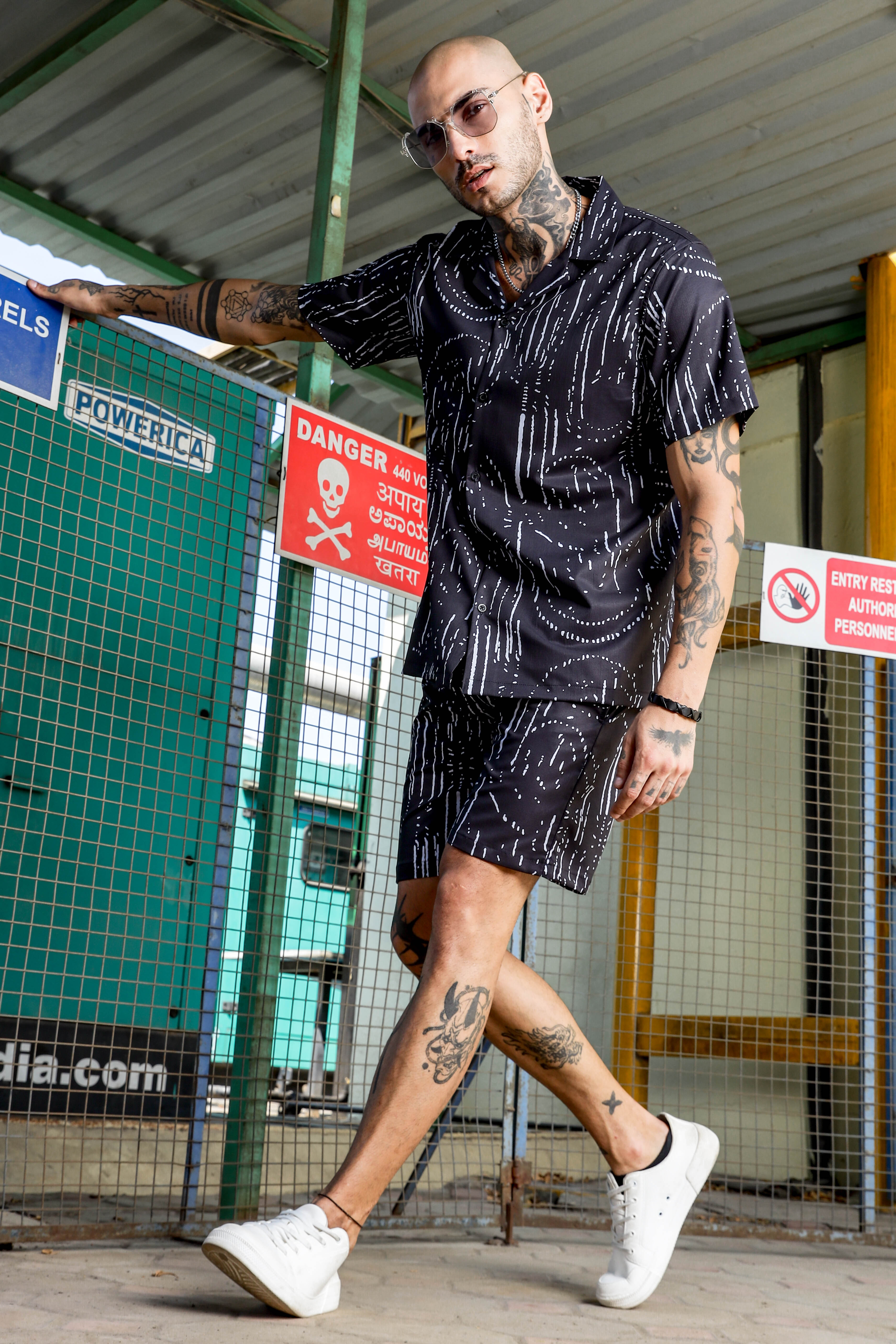 Men Black Geometric Print Shorts