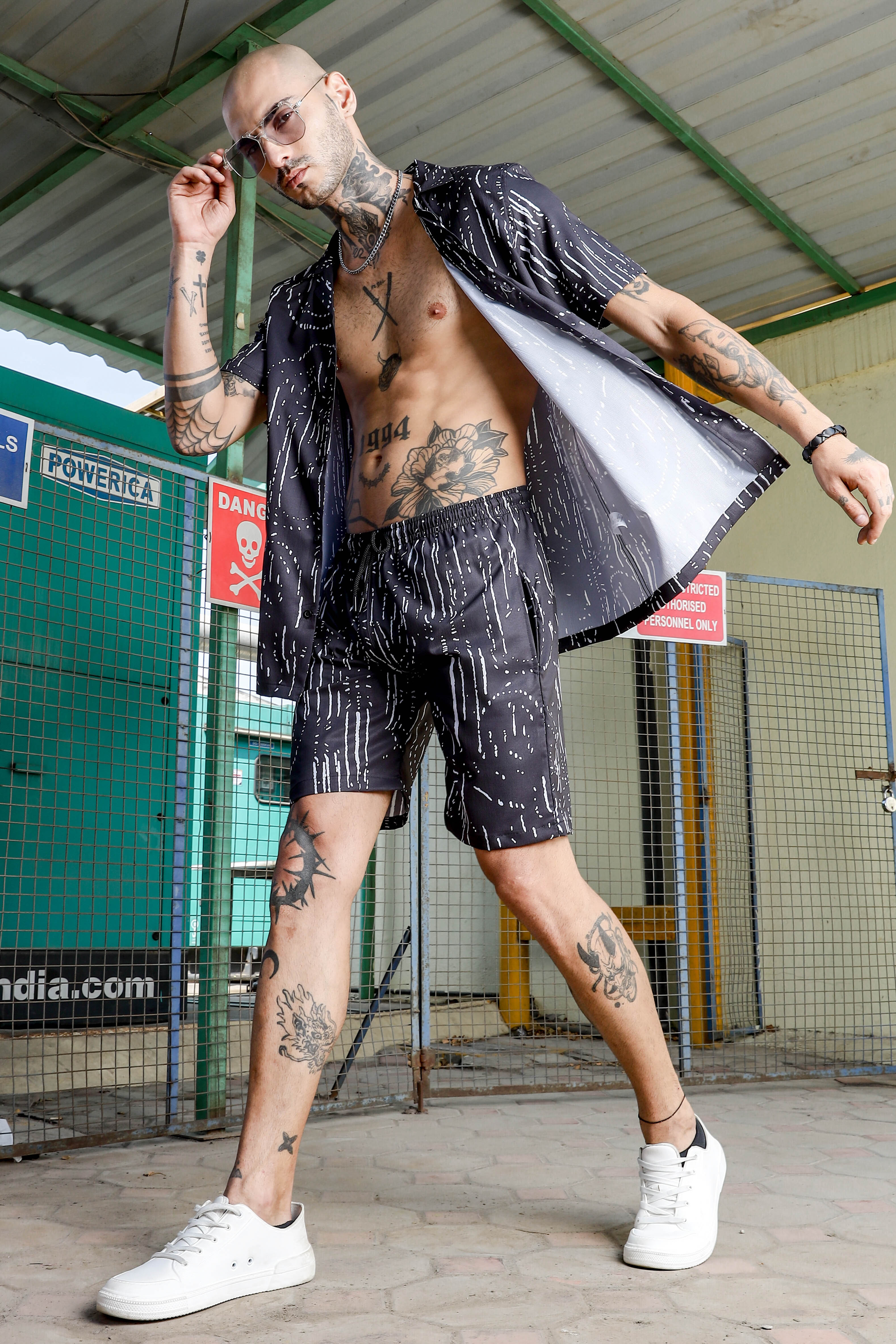 Men Black Geometric Print Shorts