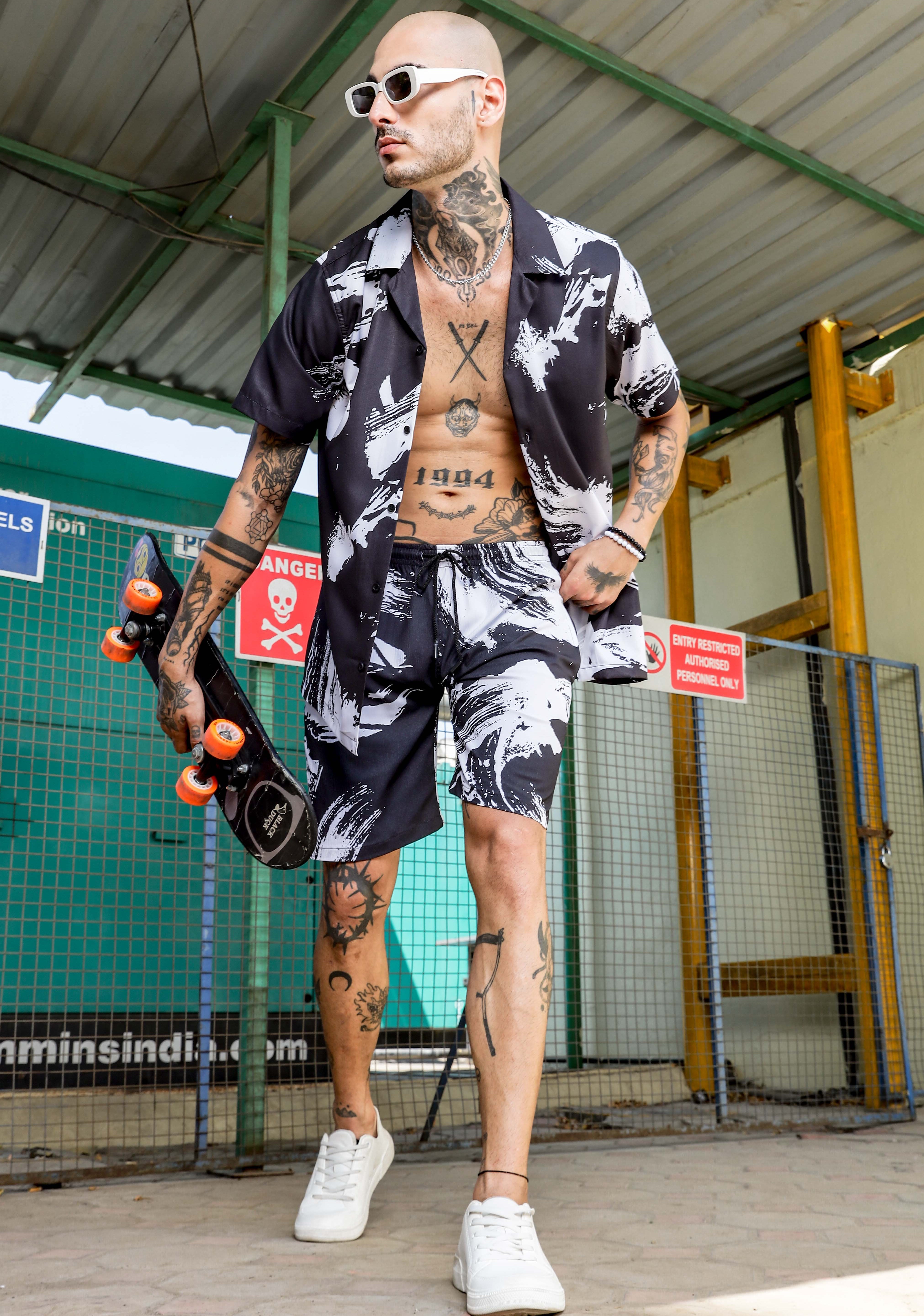 Men Black Abstract Print Shorts