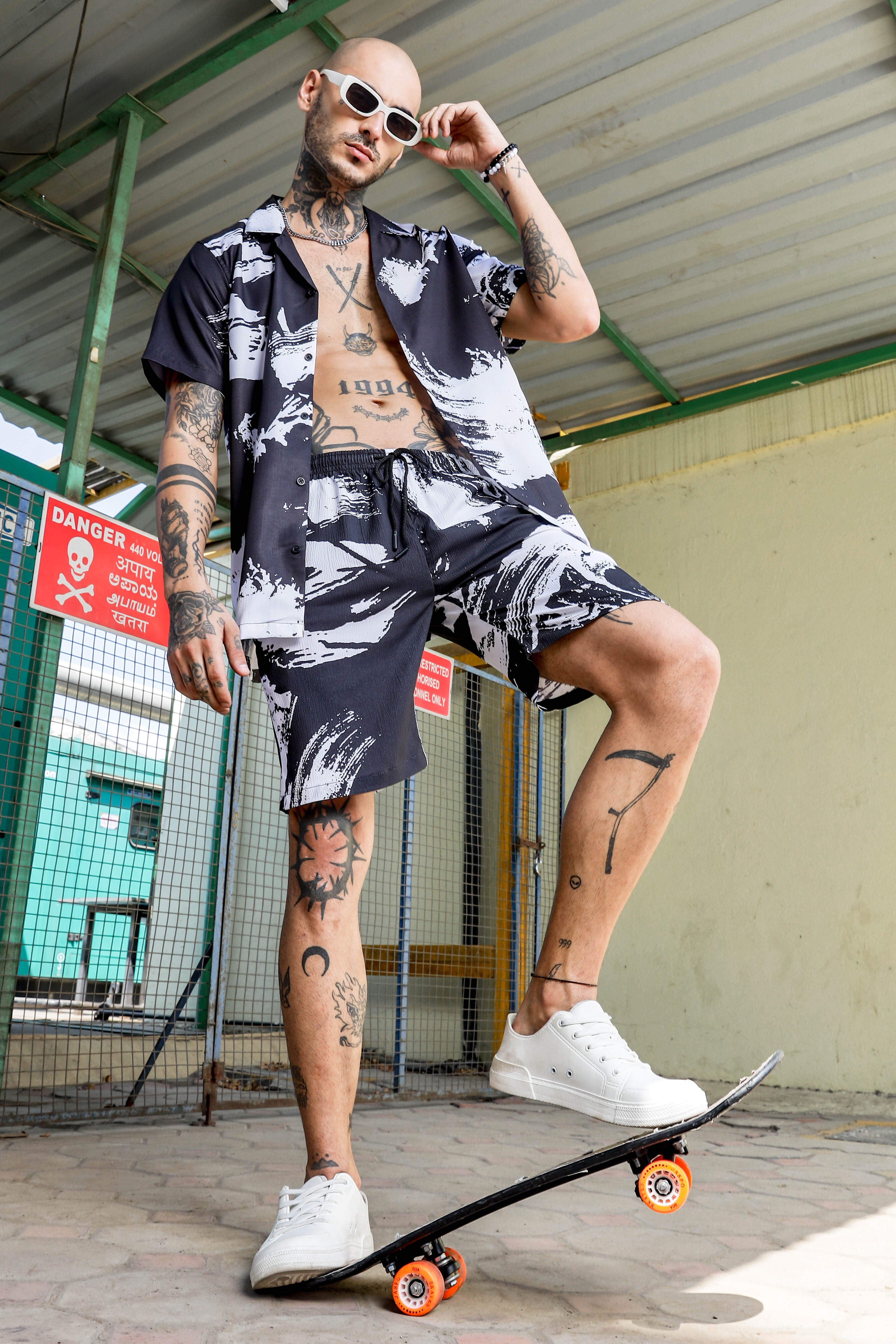 Men Black Abstract Print Shorts