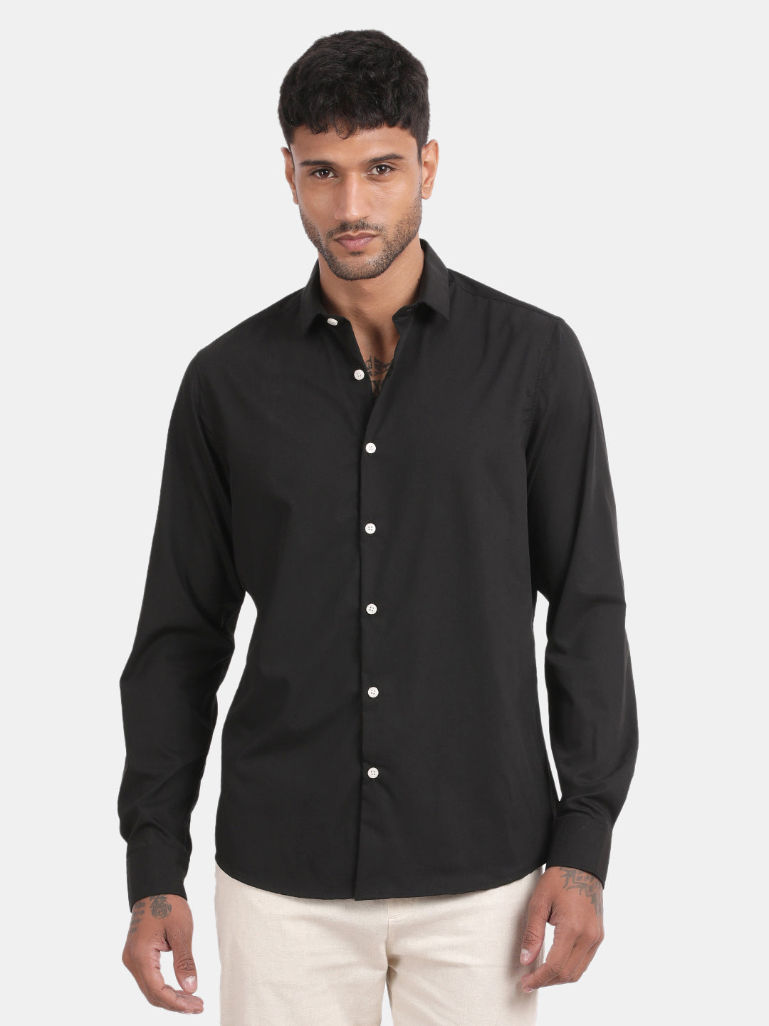 Men Black Slim Fit Spread Collar Full Sleeve Casual Shirt