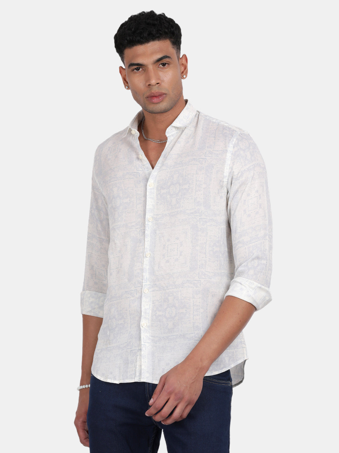 Men White Slim Fit Spread Collar Full Sleeve Casual Shirt