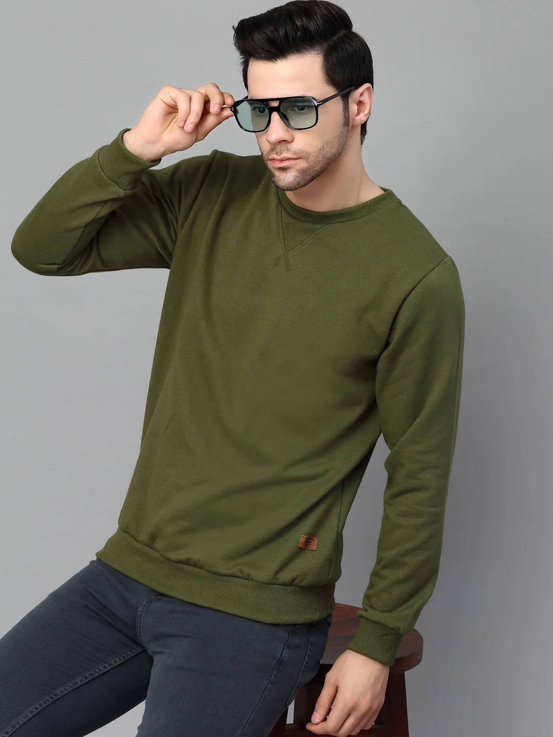 Men Neck Stitch Detail Basic Fleece Sweatshirt