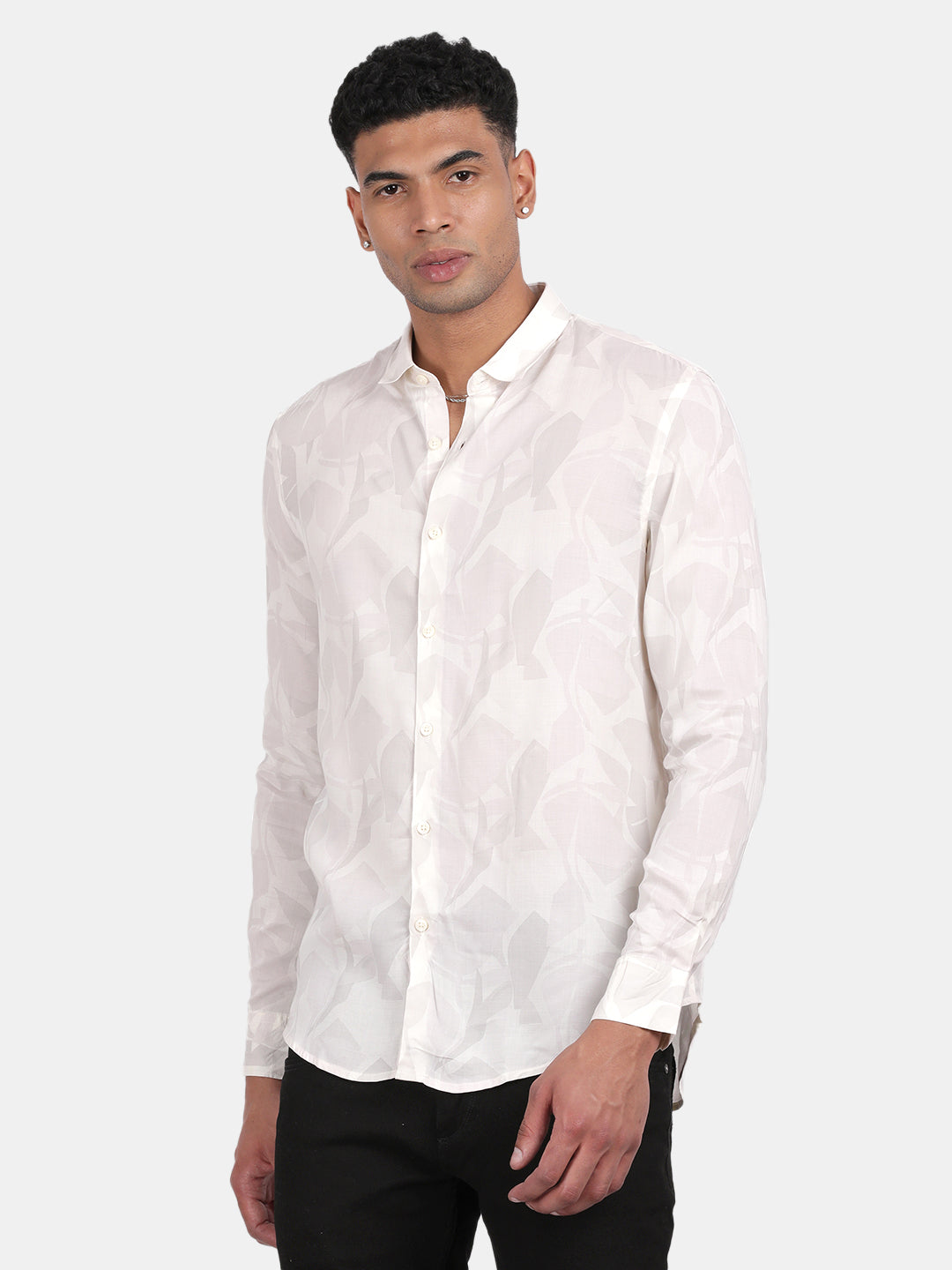 Men White Slim Fit Spread Collar Full Sleeve Casual Shirt