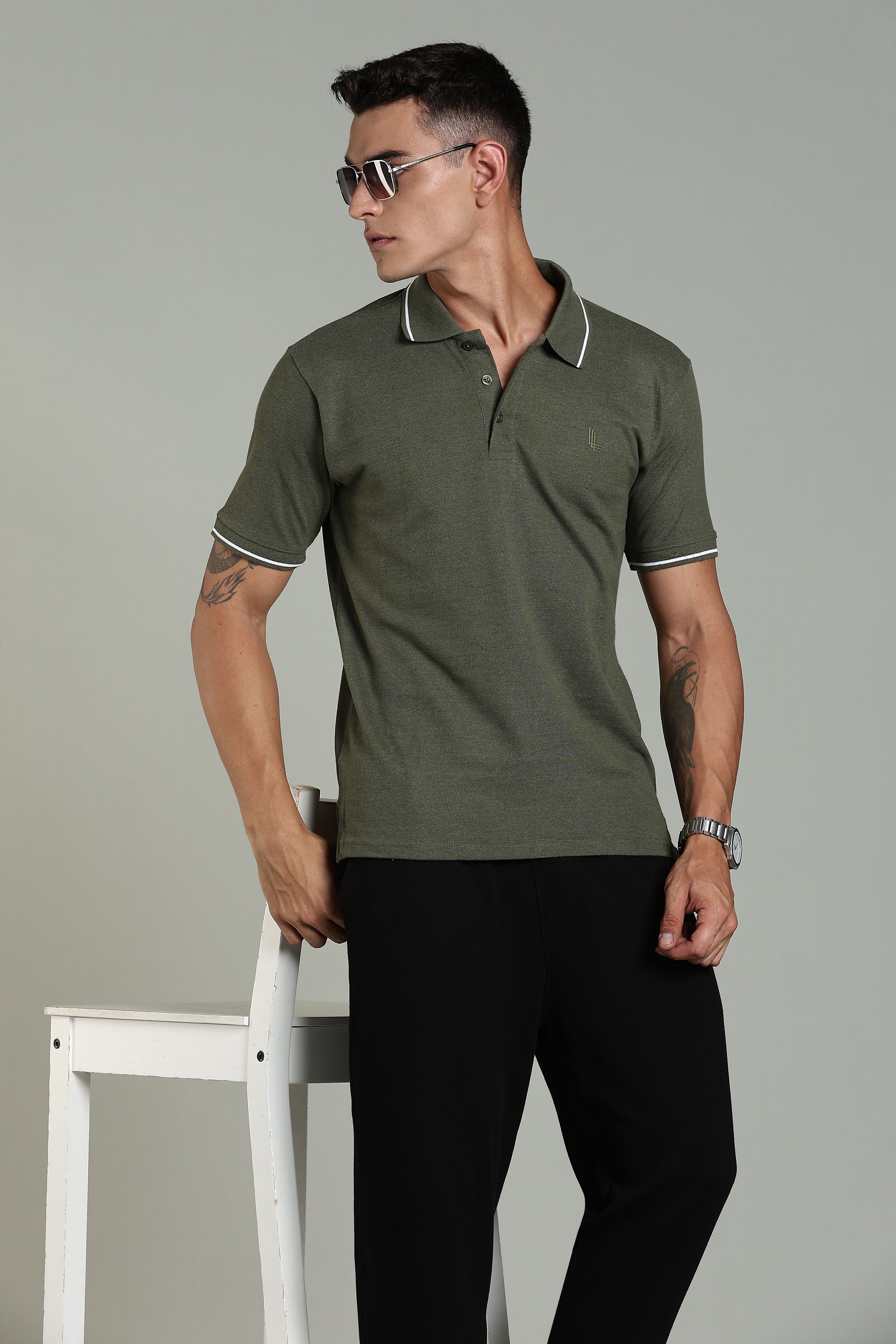 Men Solid Olive Cotton Blend Tshirt