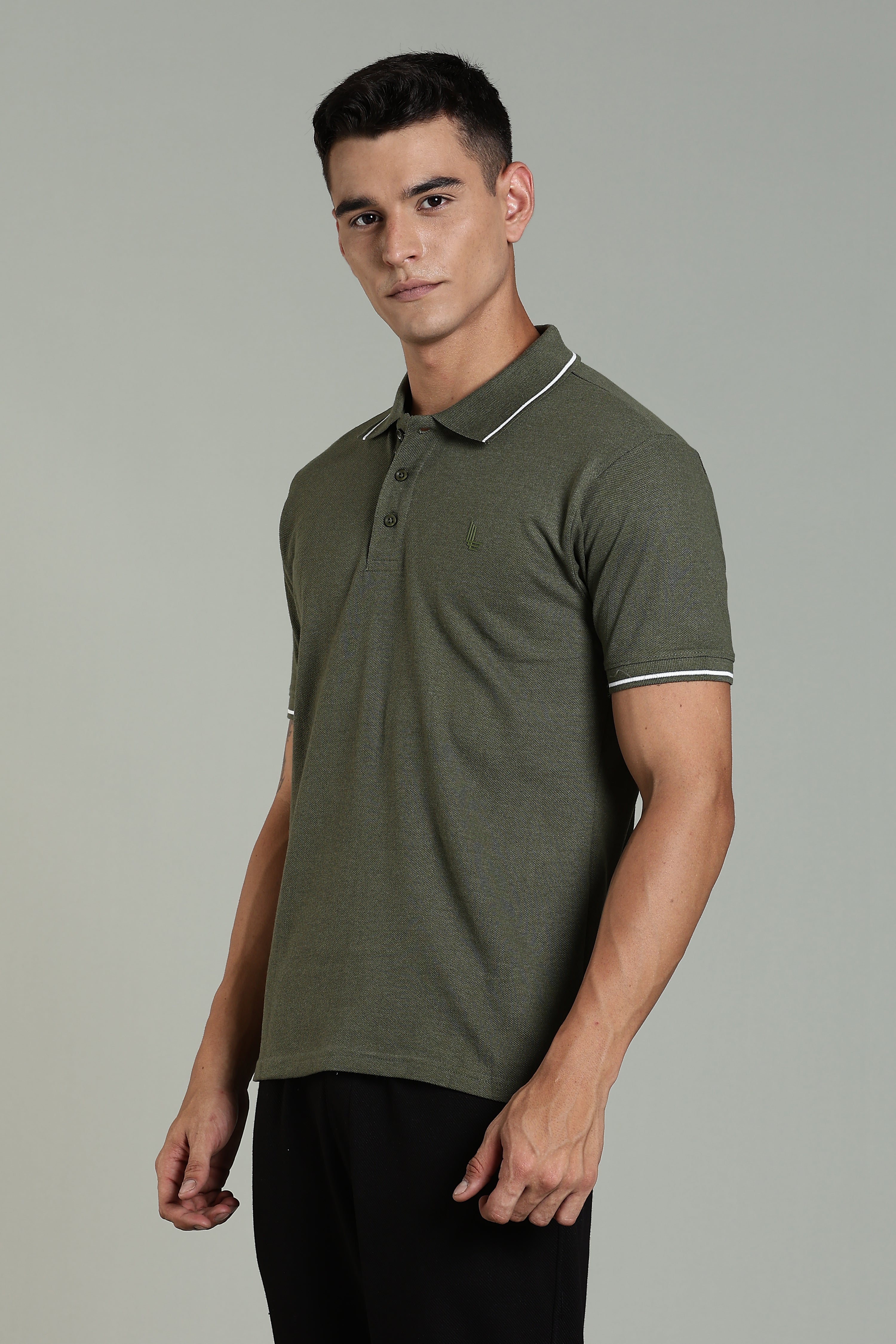 Men Solid Olive Cotton Blend Tshirt