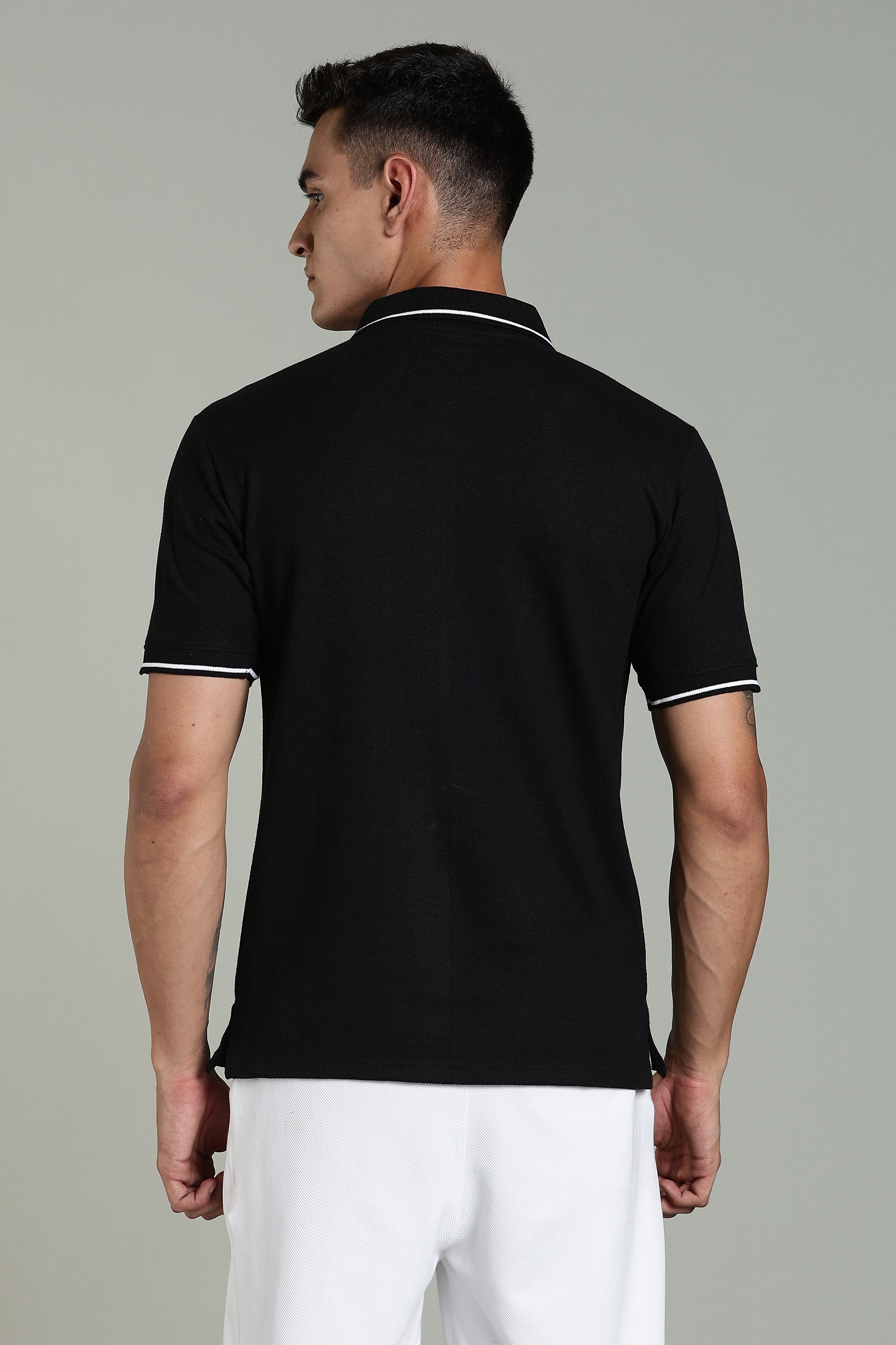 Men Solid Black Cotton Blend Tshirt