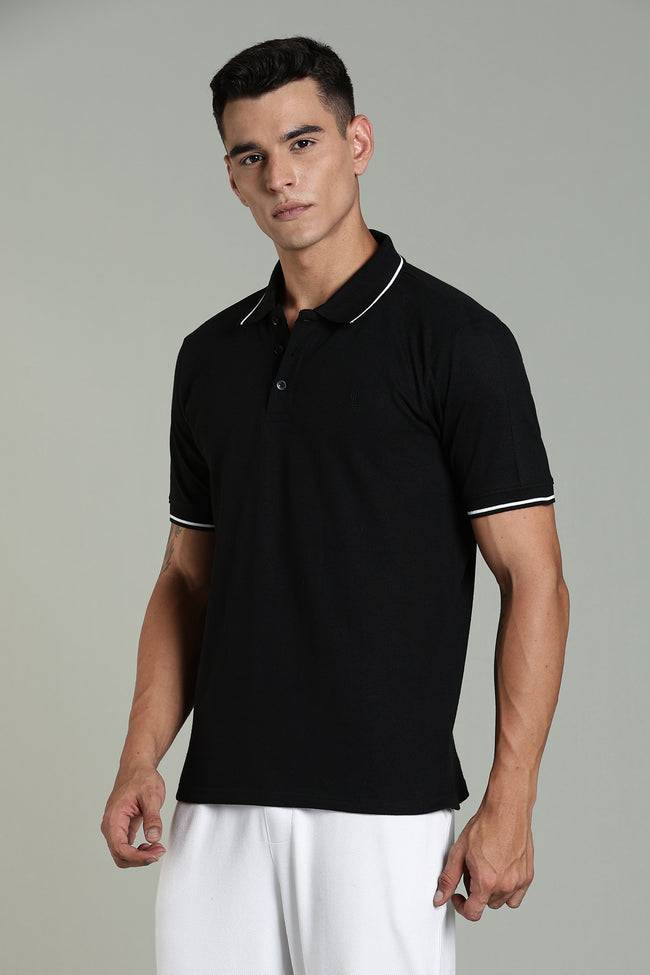 Men Solid Black Cotton Blend Tshirt