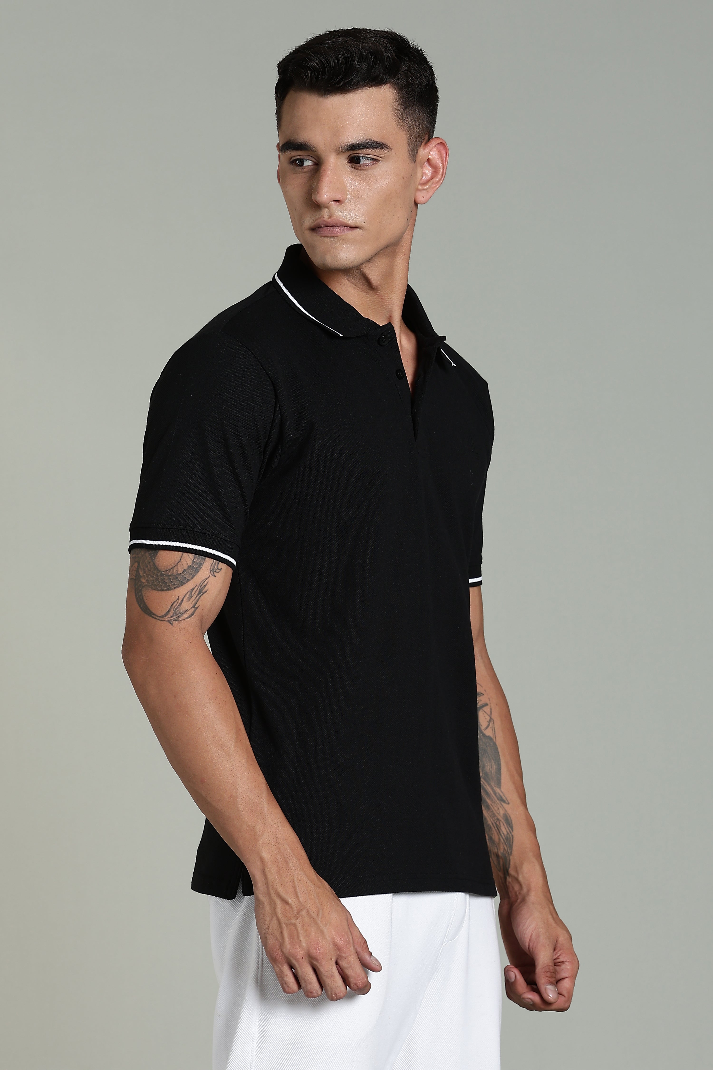 Men Solid Black Cotton Blend Tshirt