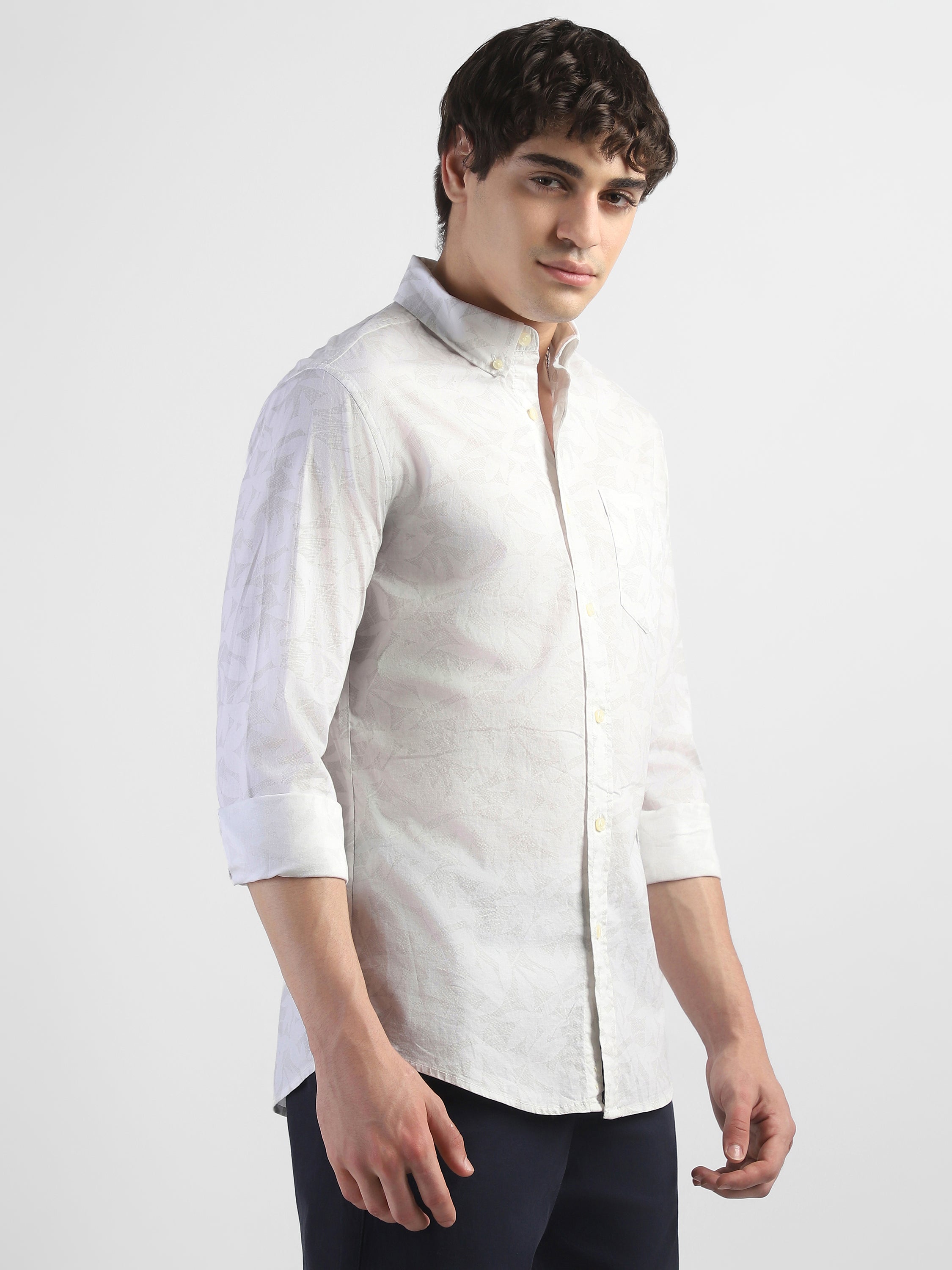 Men White Leaf Printed Regular Fit Shirt
