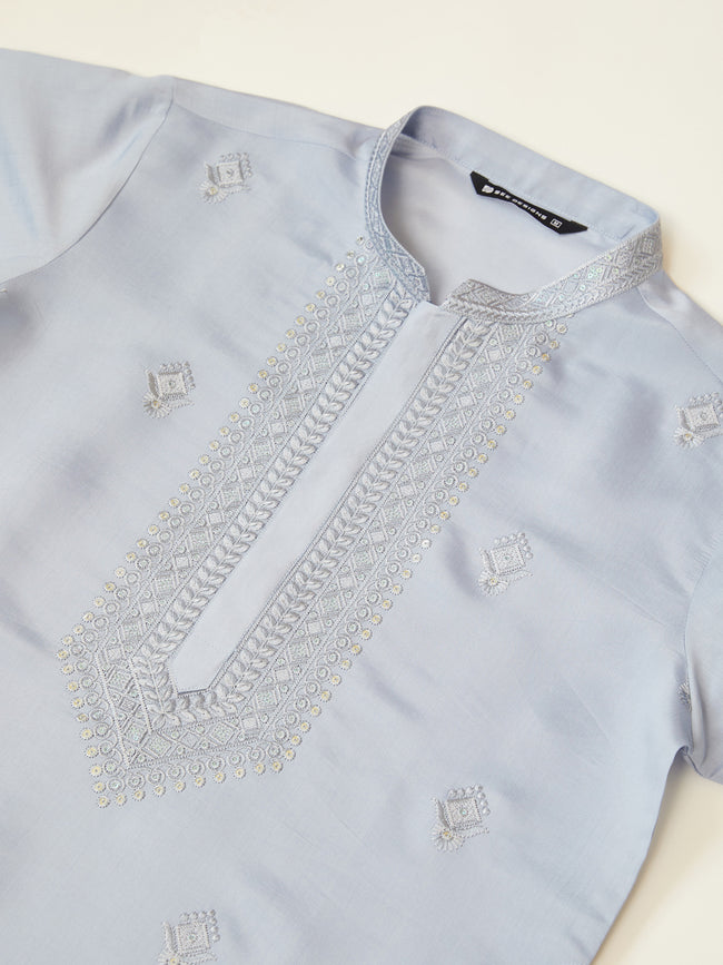 Men Blue Embroidered Chanderi Silk Straight Kurta