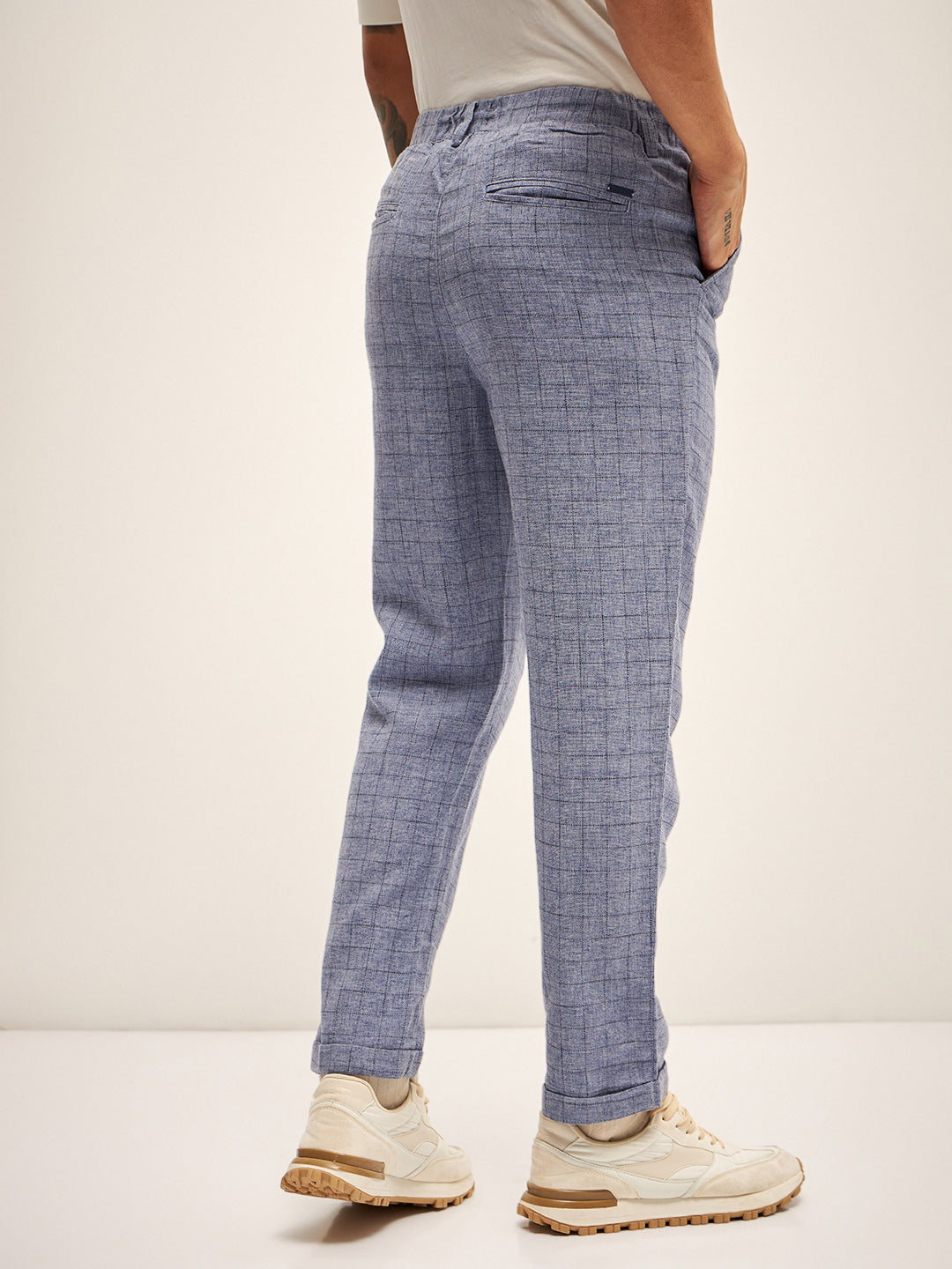 Men Blue Checked Regular Fit Mid-Rise Casual Pant