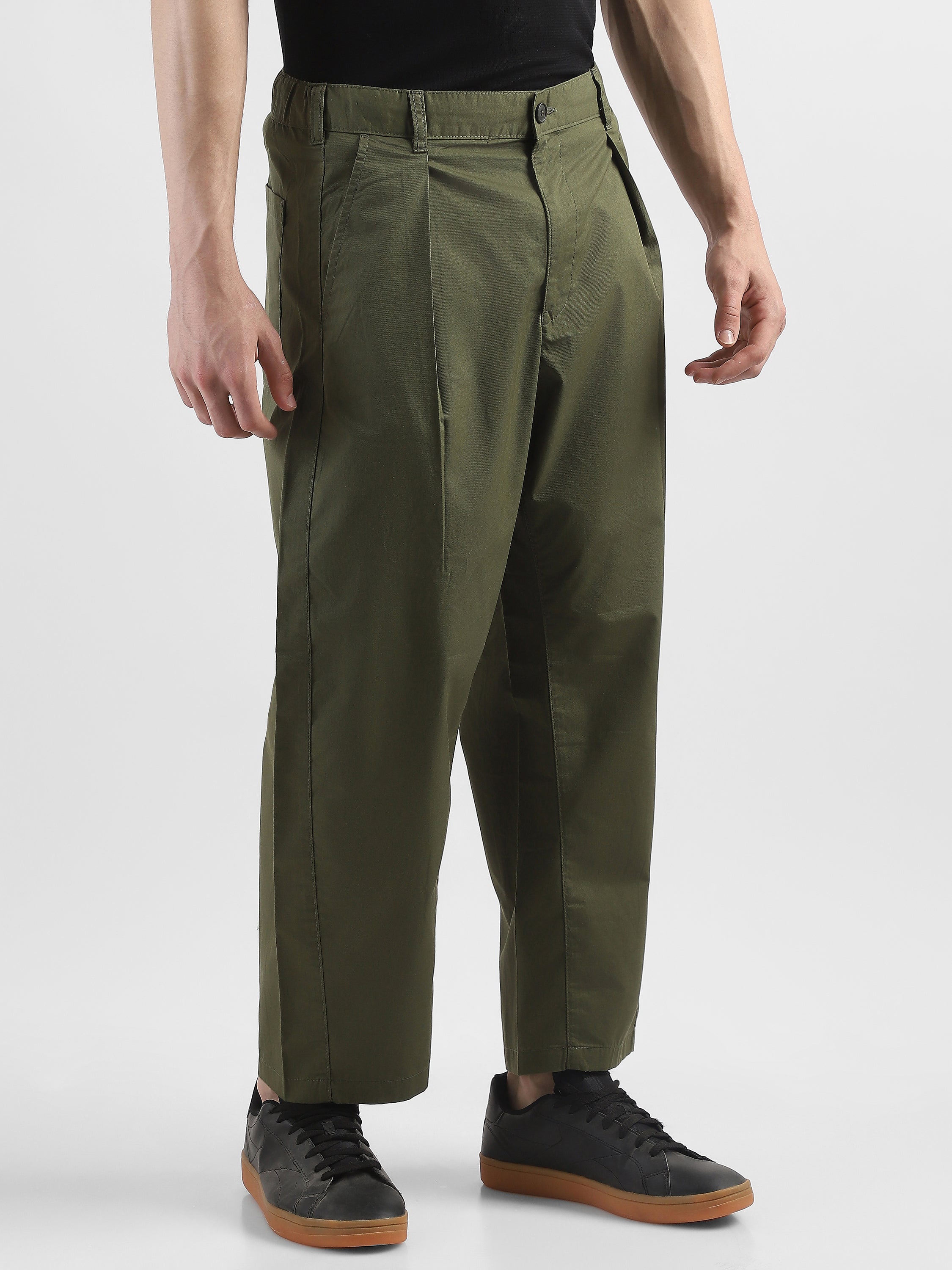 Men Olive Pleated Mid Rise Comfort Fit Trousers