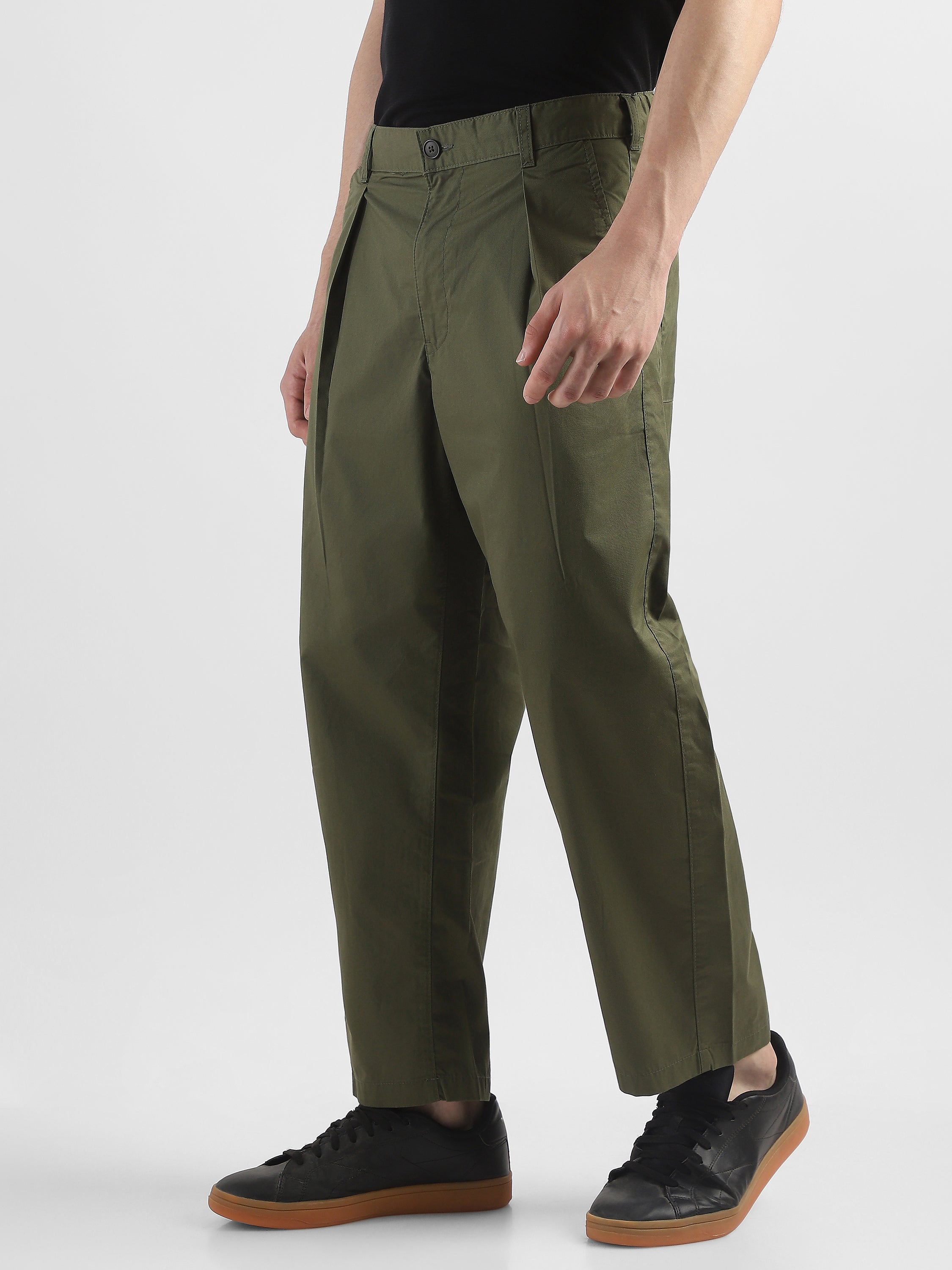Men Olive Pleated Mid Rise Comfort Fit Trousers
