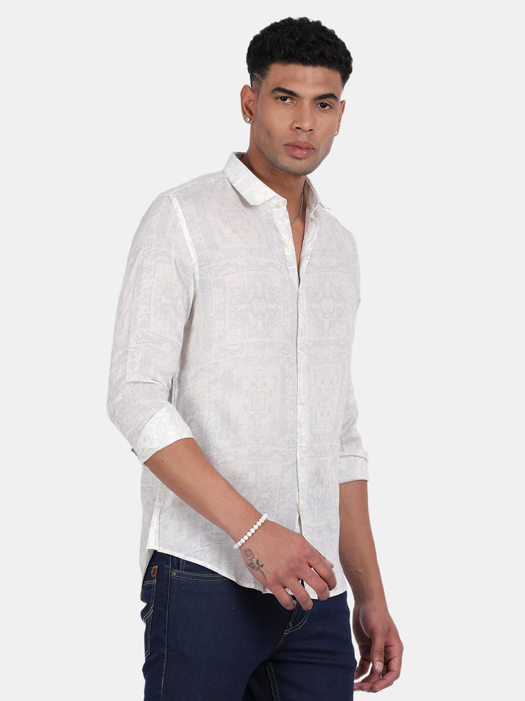 Men White Slim Fit Spread Collar Full Sleeve Casual Shirt