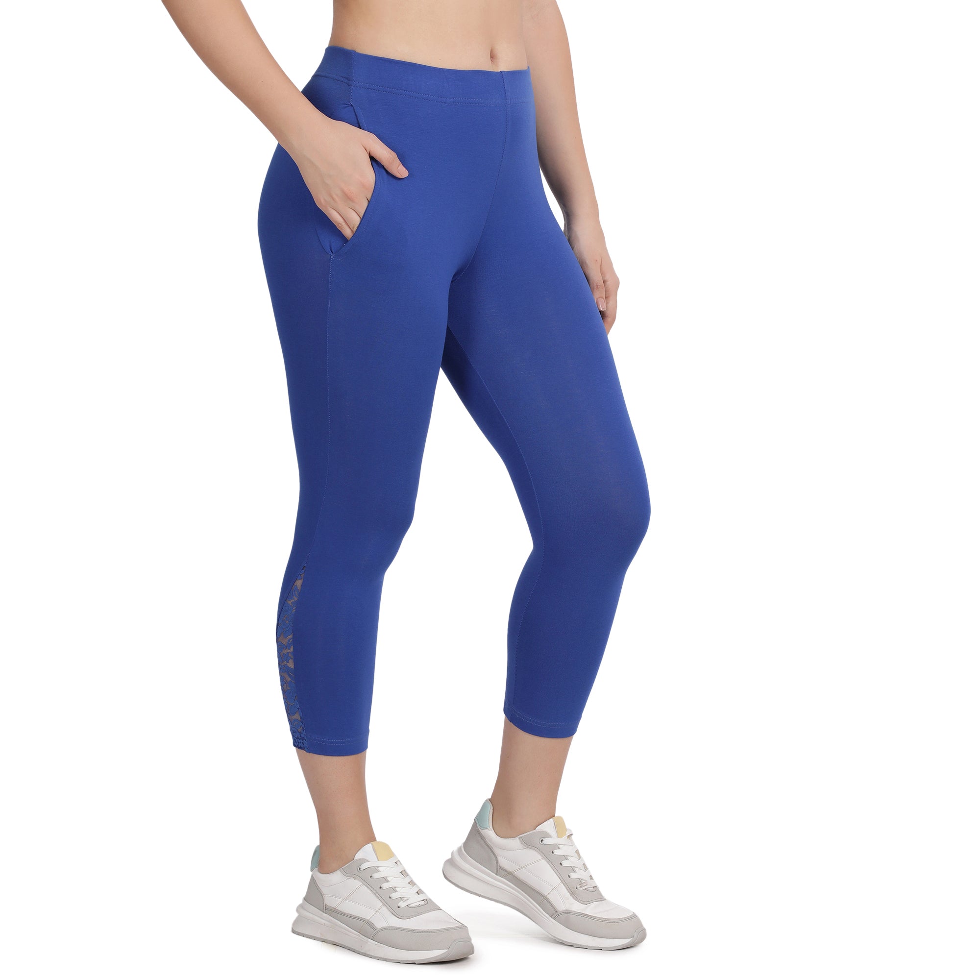 Women Blue 3/4th Lace Capri