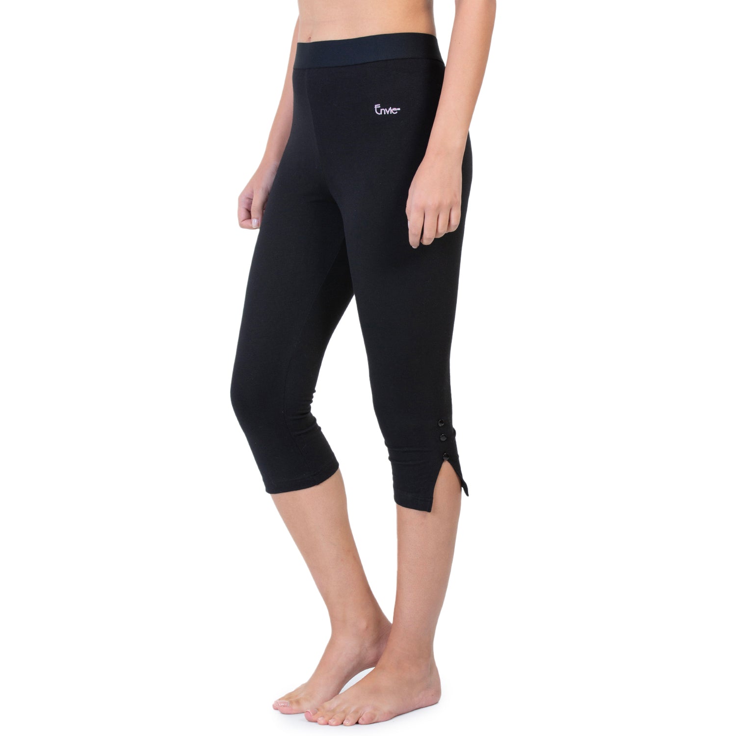 Women Black 3/4th Solid Capri