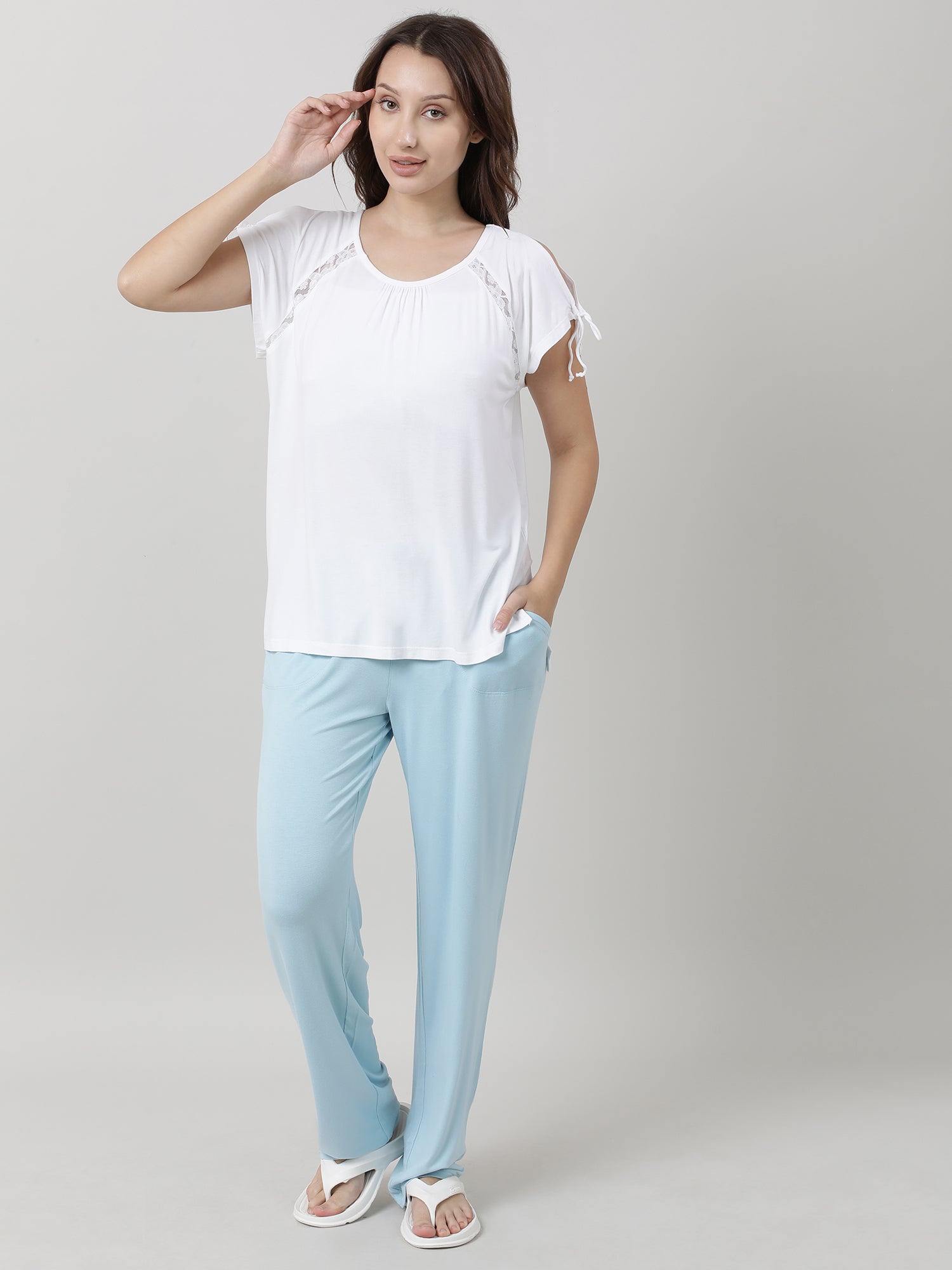 Women White Relaxed Fit T shirt