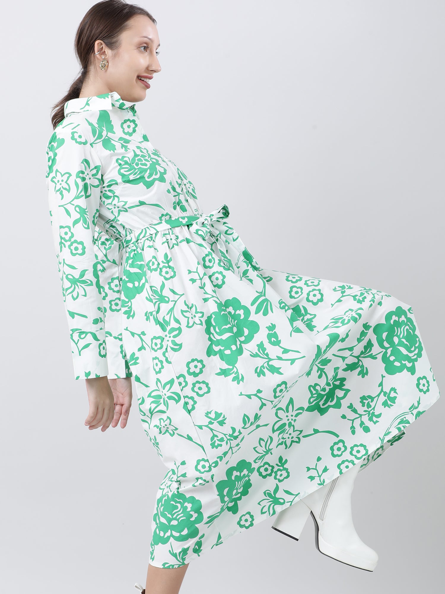 Women Regular Fit Green Printed A Line Midi Dress With Belt