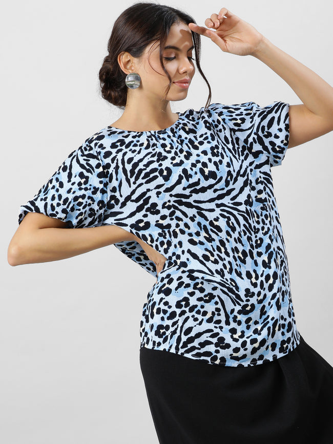 Women Keyhole Charm Printed Top