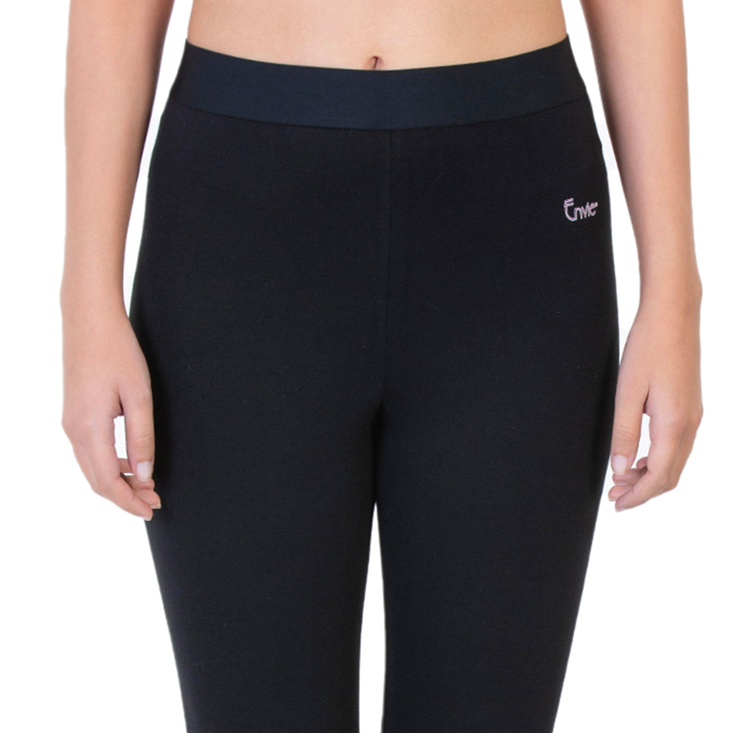 Women Black 3/4th Solid Capri