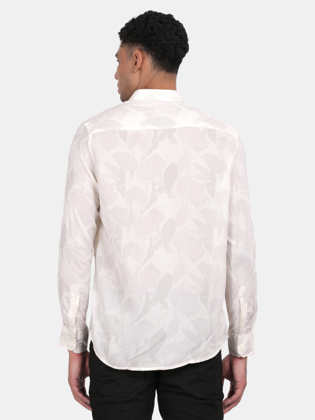 Men White Slim Fit Spread Collar Full Sleeve Casual Shirt