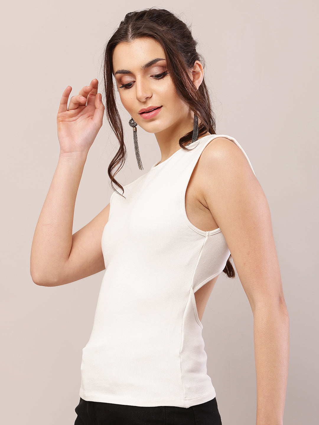 Women white viscose round neck tank top.