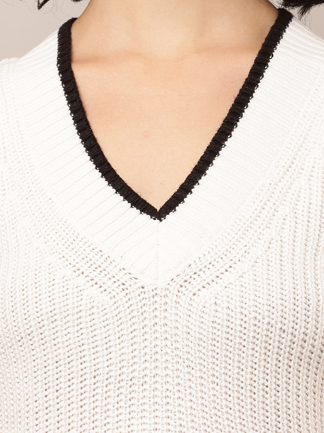 Women White V-Neck Sleeveless Sweater Vest