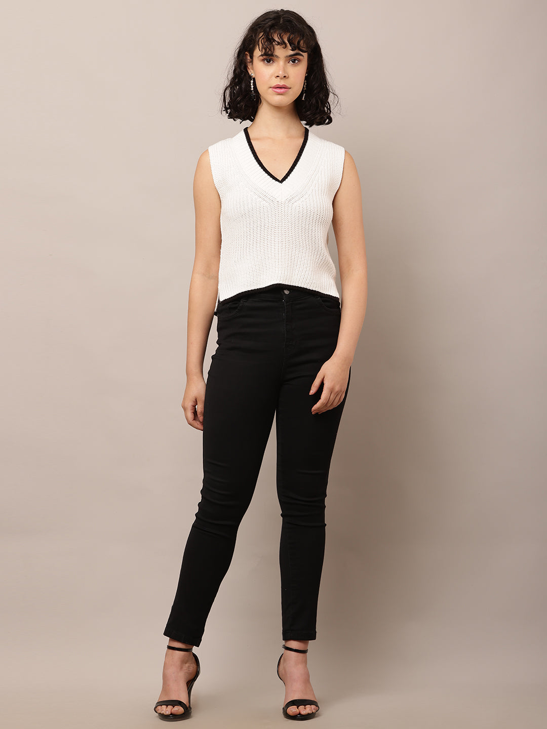Women White V-Neck Sleeveless Sweater Vest