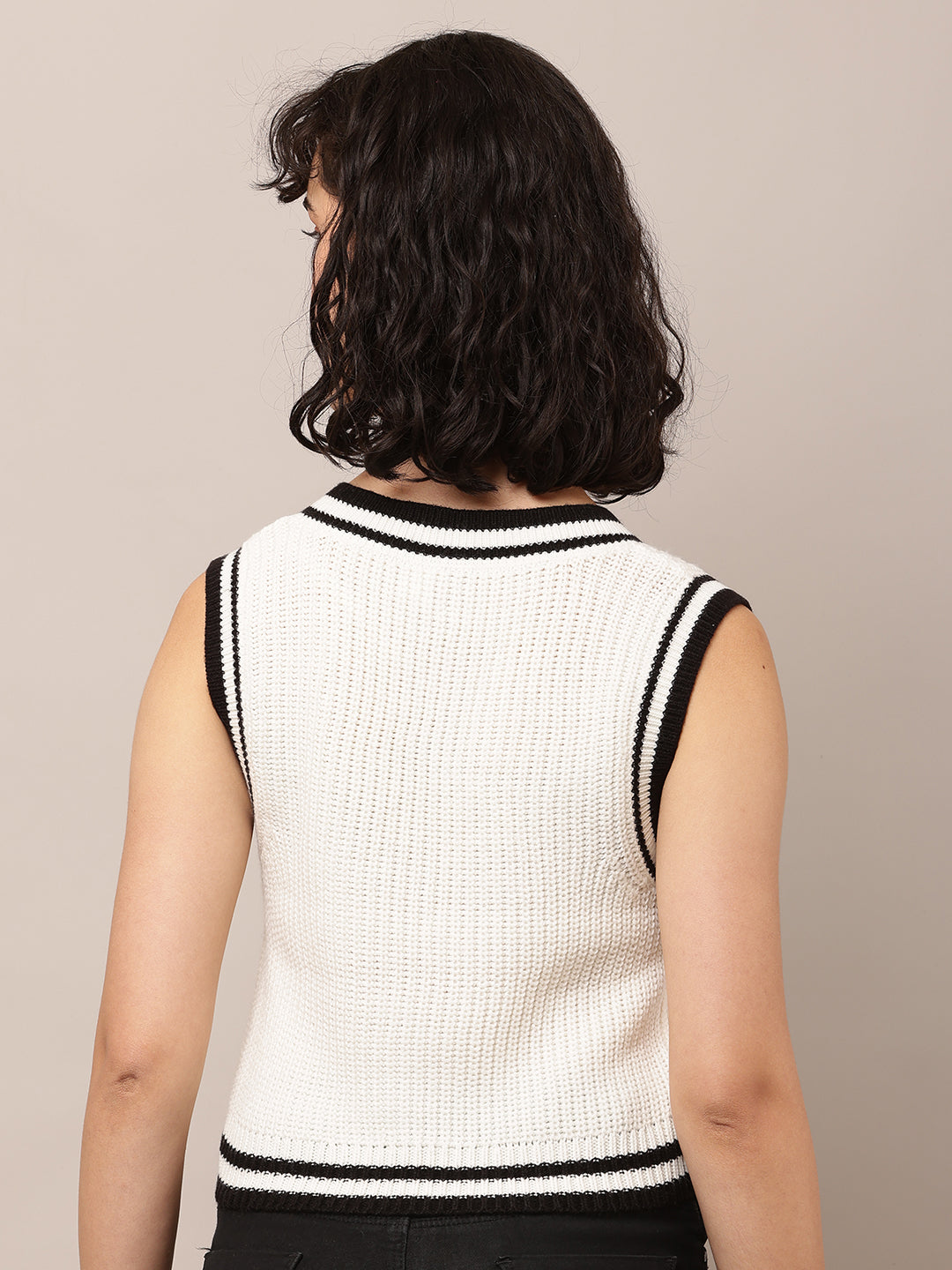 Women White V-Neck Sleeveless Sweater Vest