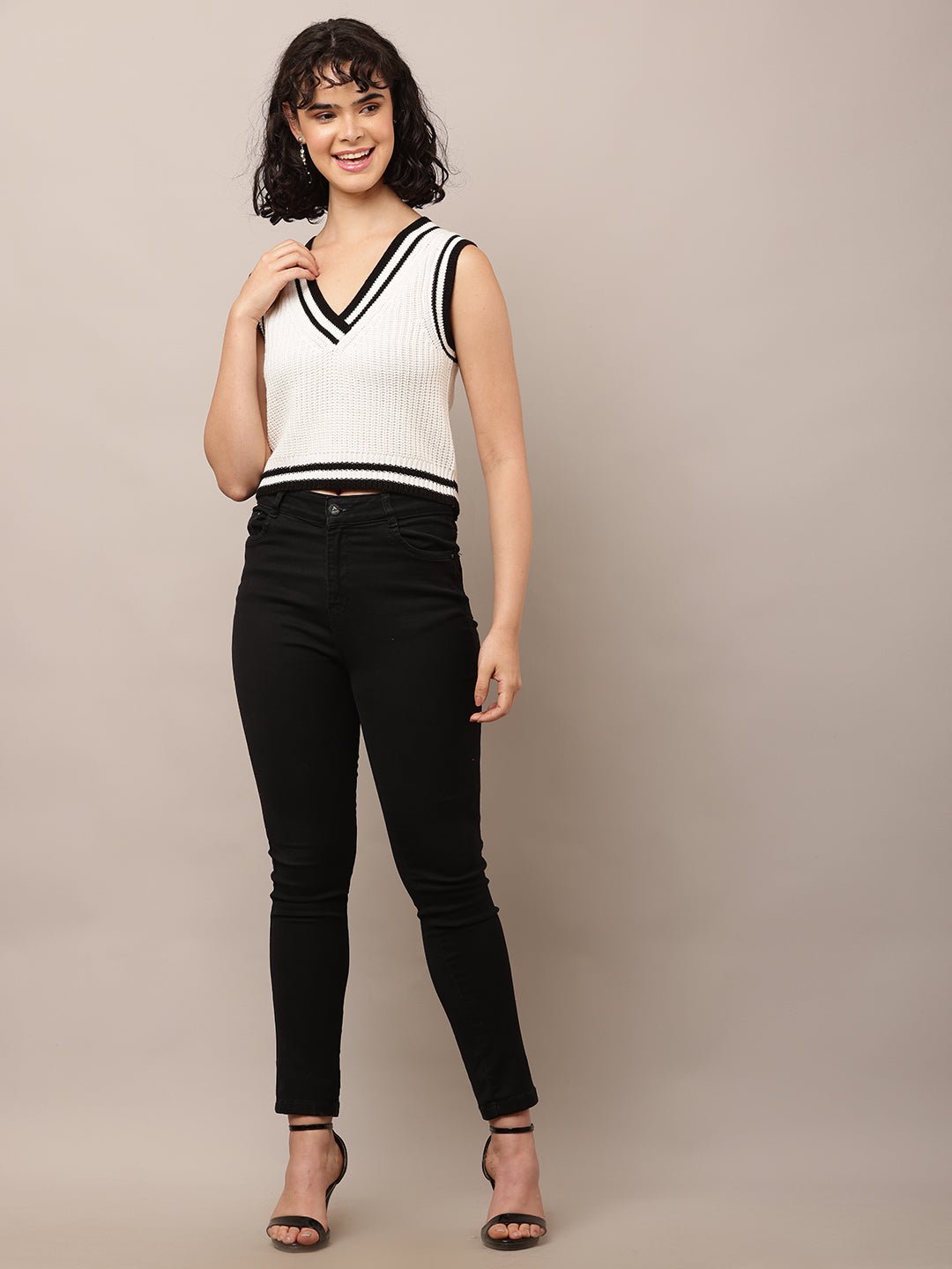 Women White V-Neck Sleeveless Sweater Vest