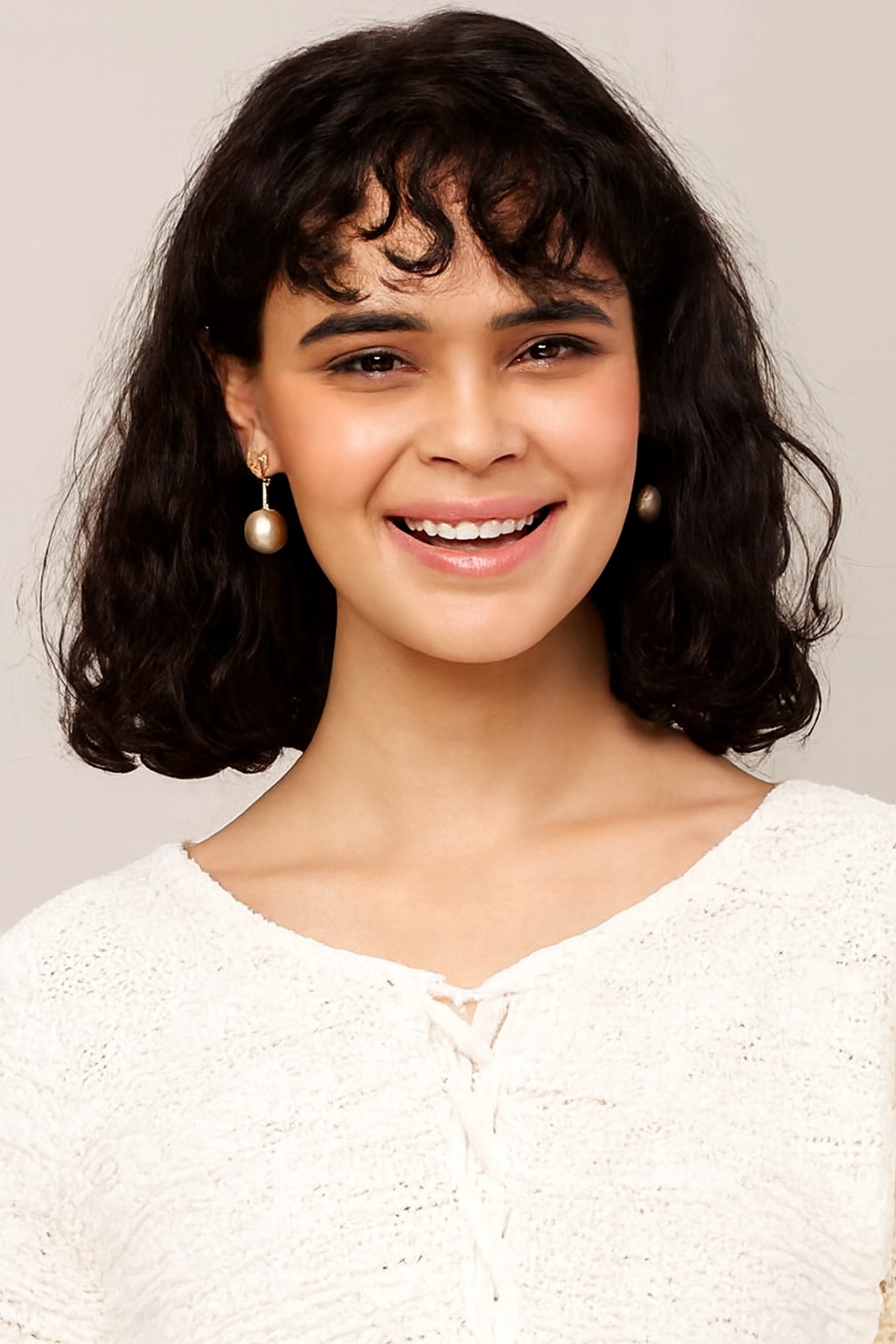 Women White V-Neck Knitted Sweater
