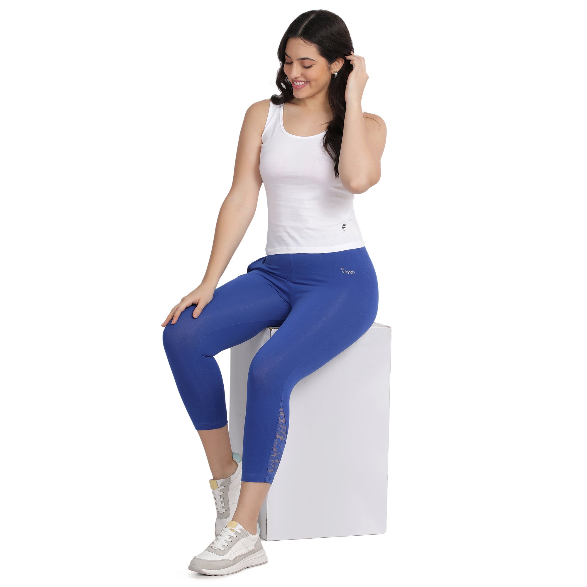 Women Blue 3/4th Lace Capri