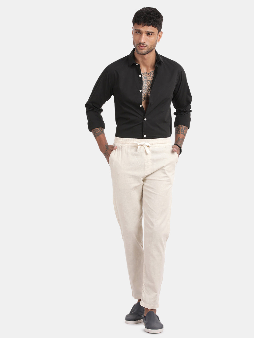 Men Black Slim Fit Spread Collar Full Sleeve Casual Shirt